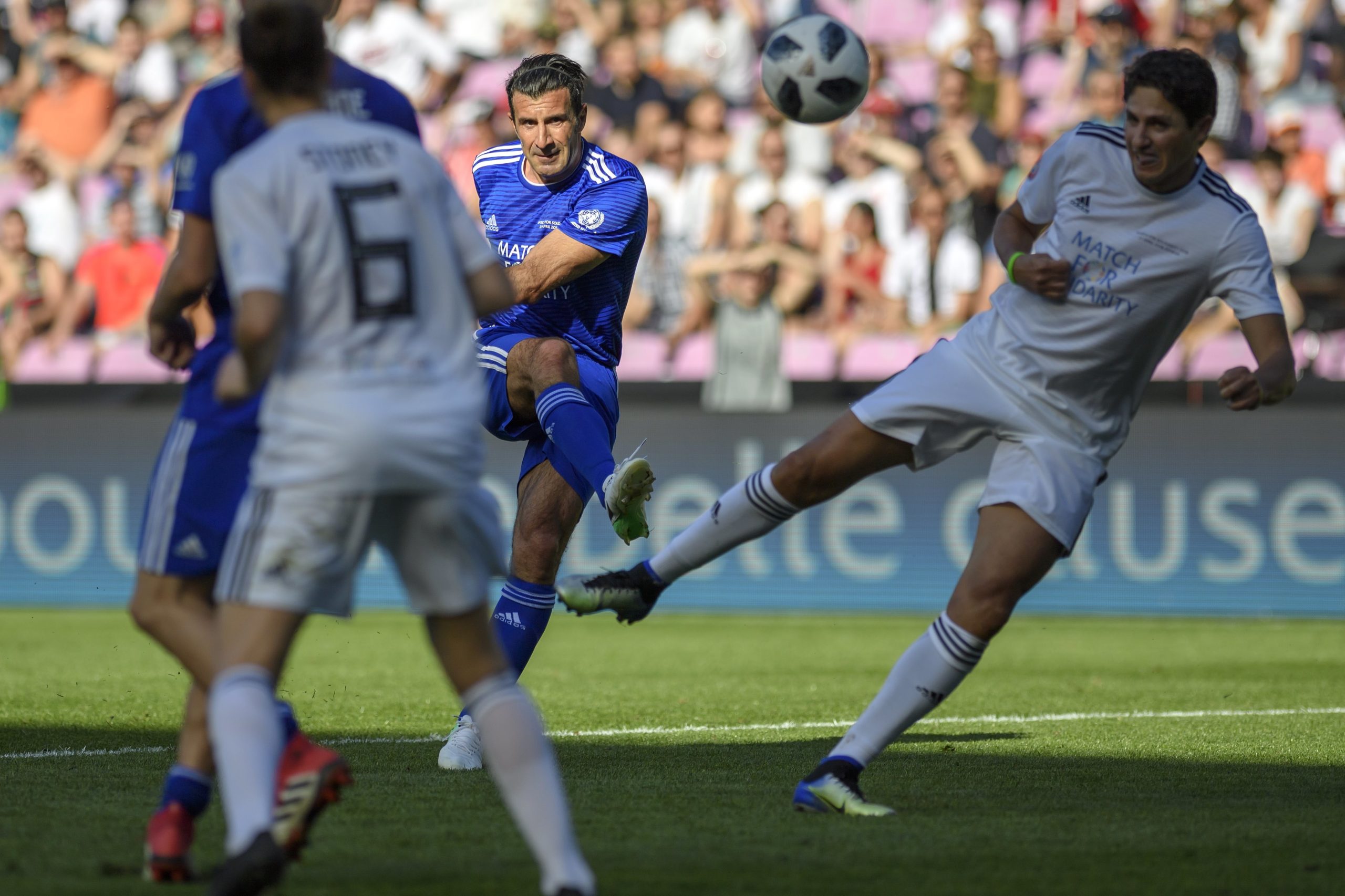 Equipa de Luís Figo vence jogo de solidariedade da UEFA e das Nações Unidas