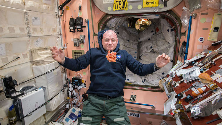 O ano em que Scott Kelly levou as redes sociais até ao espaço