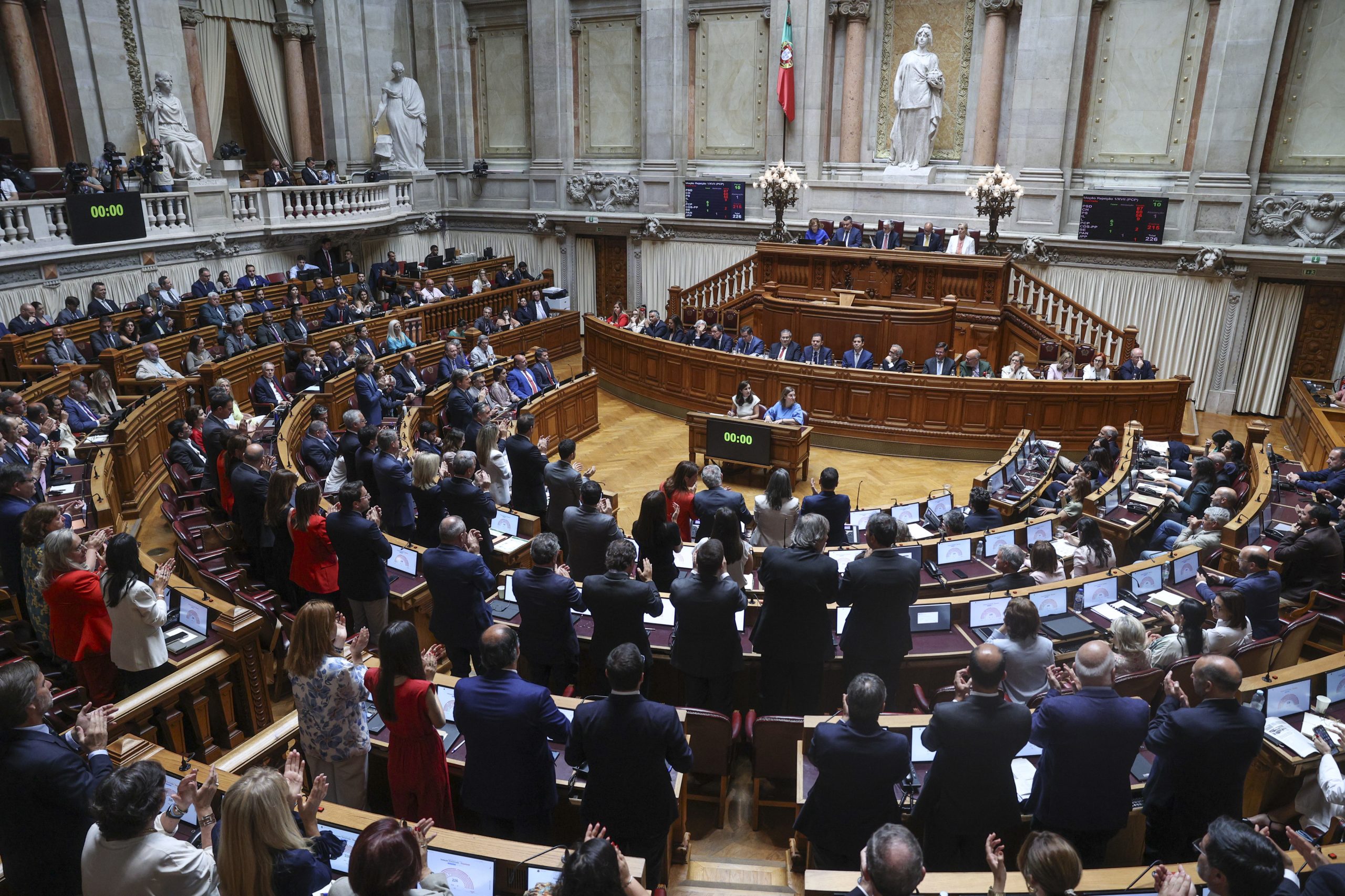 Parlamento aprova na generalidade pacote da habitação do Governo