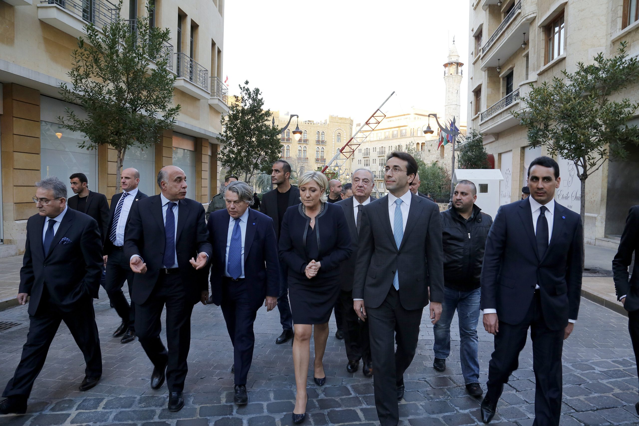 No Líbano, Marine Le Pen recusou o véu islâmico