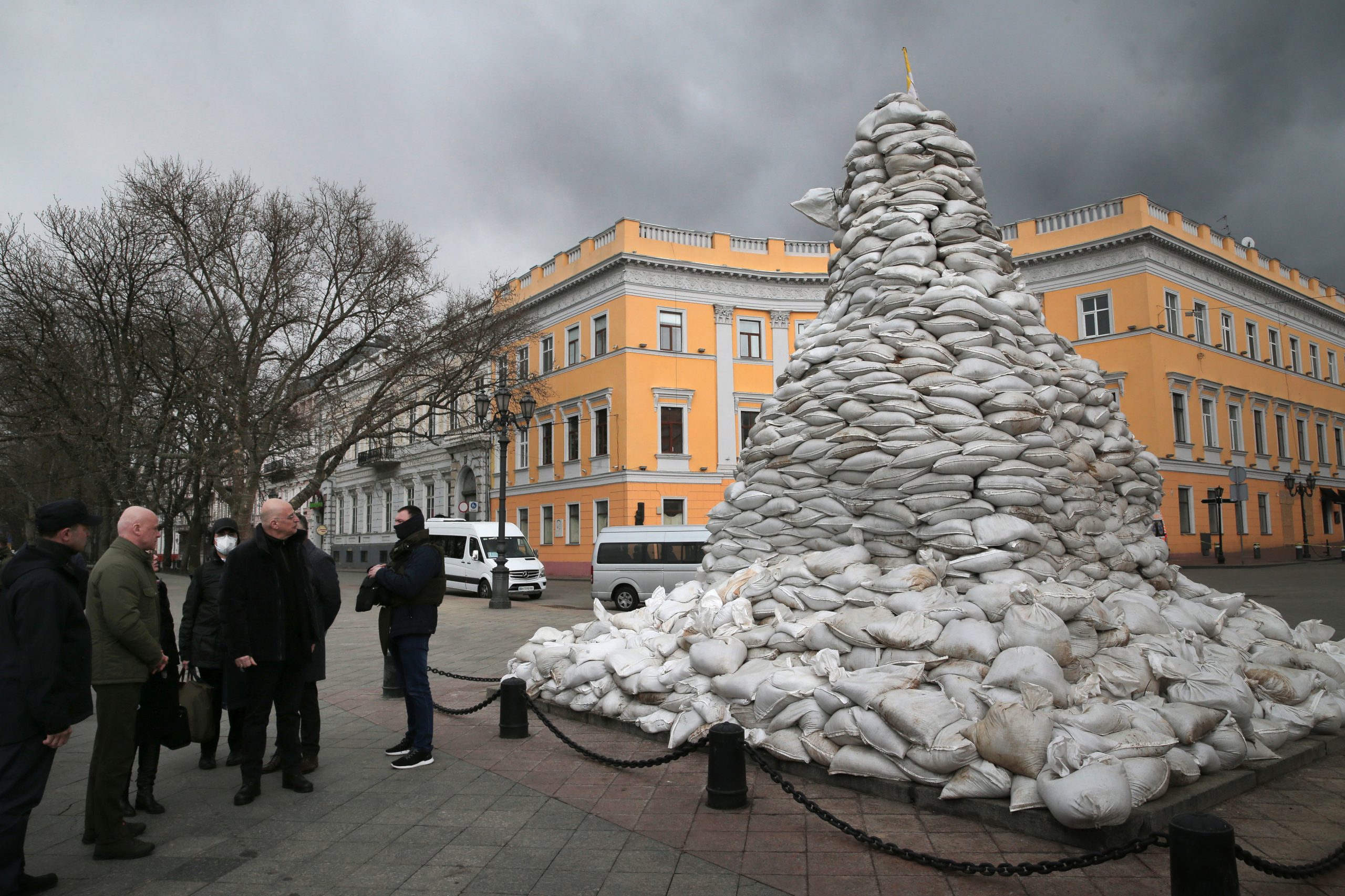 ‘Drones’ russos atingem porto de Odessa
