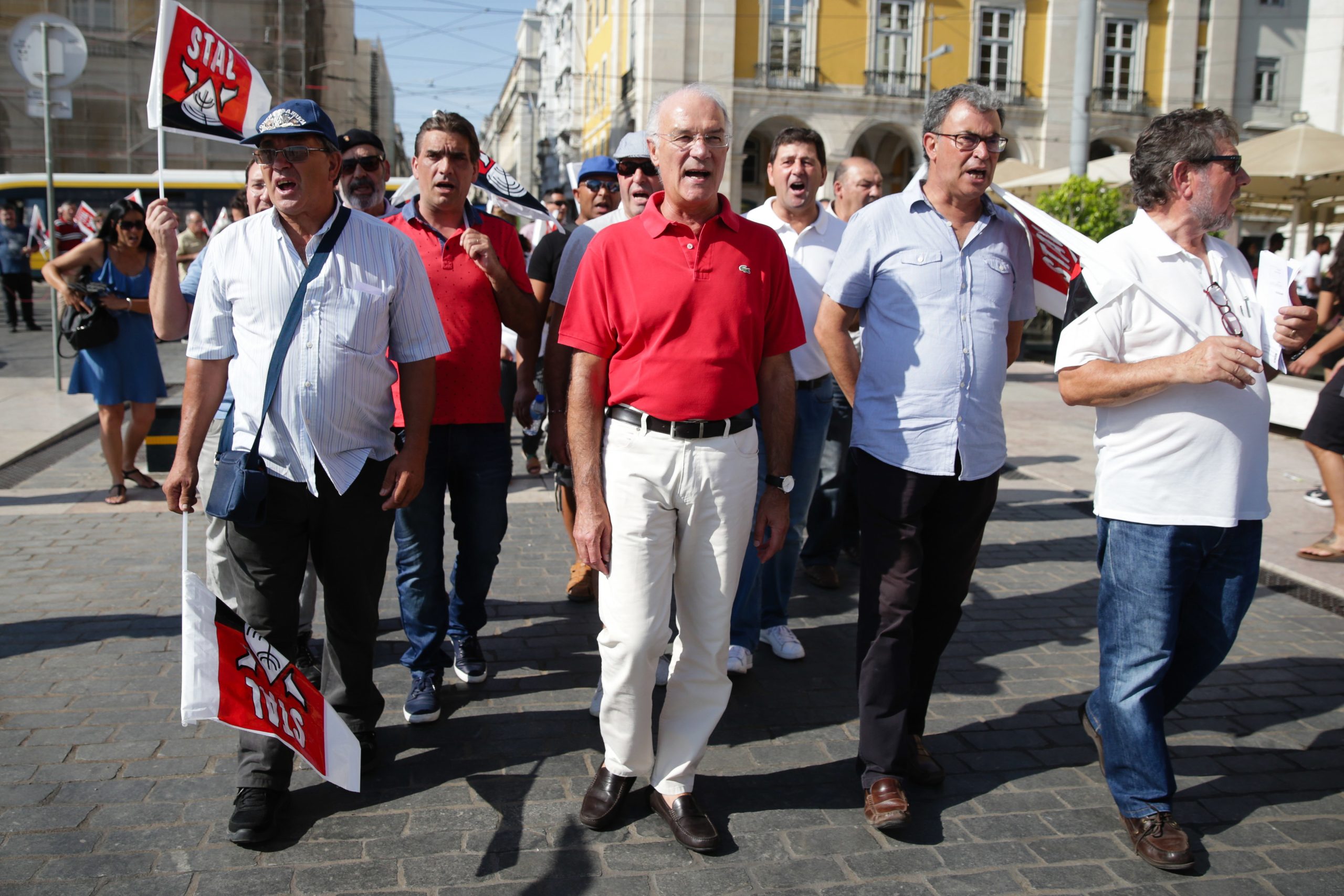 Trabalhadores da administração local protestam em Lisboa pelo aumento dos salários