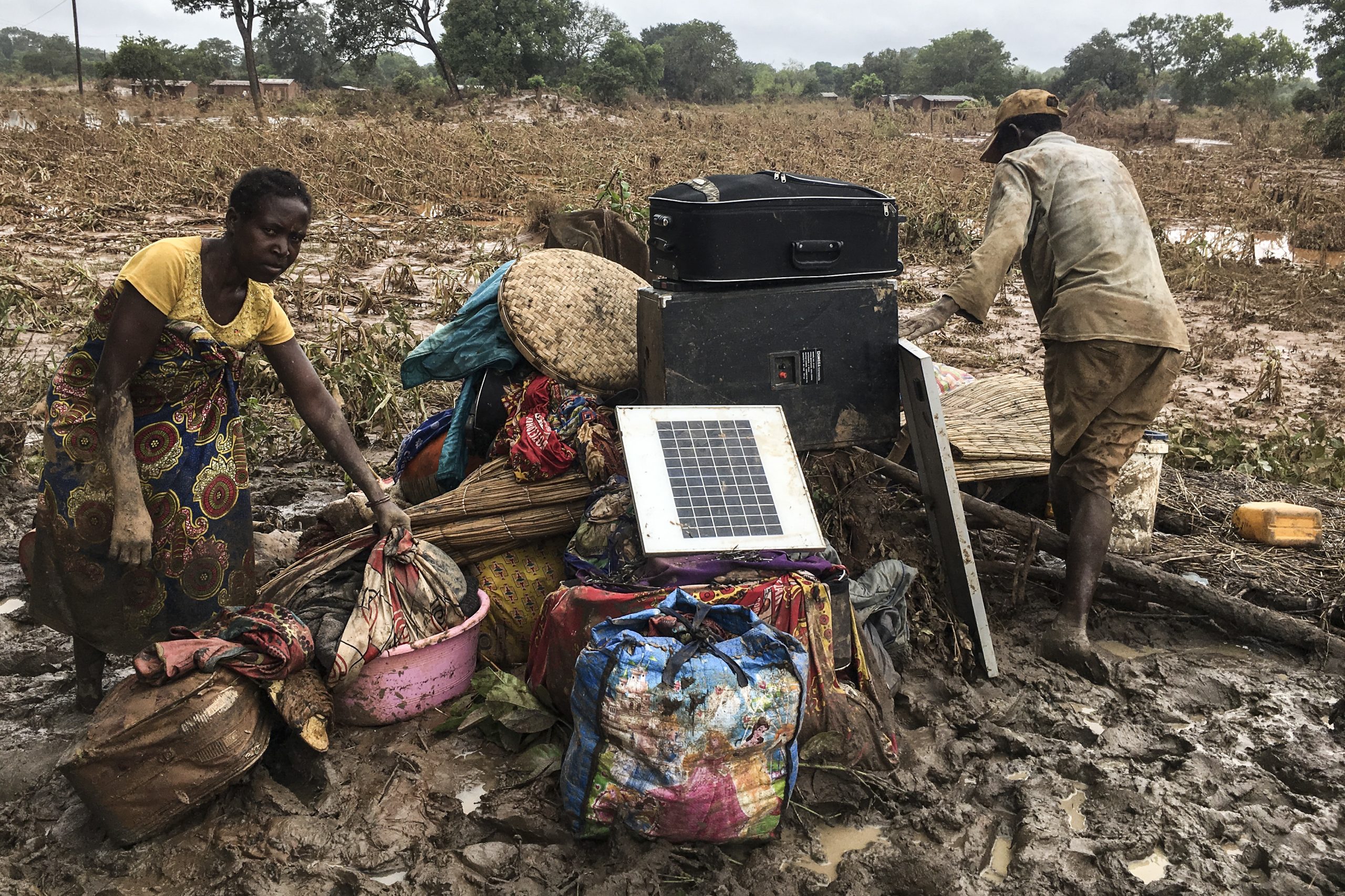 “Queremos comida”, gritam centenas na cidade da Beira após ciclone que atingiu Moçambique