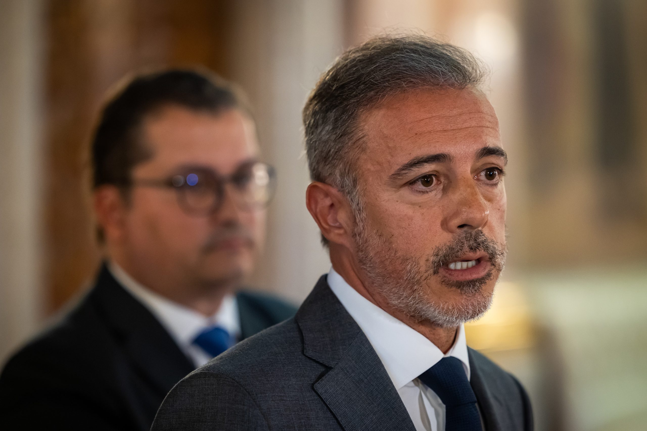 Ministro admite solução para o IRC e IRS Jovem “a meio do caminho” das propostas do Governo e do PS