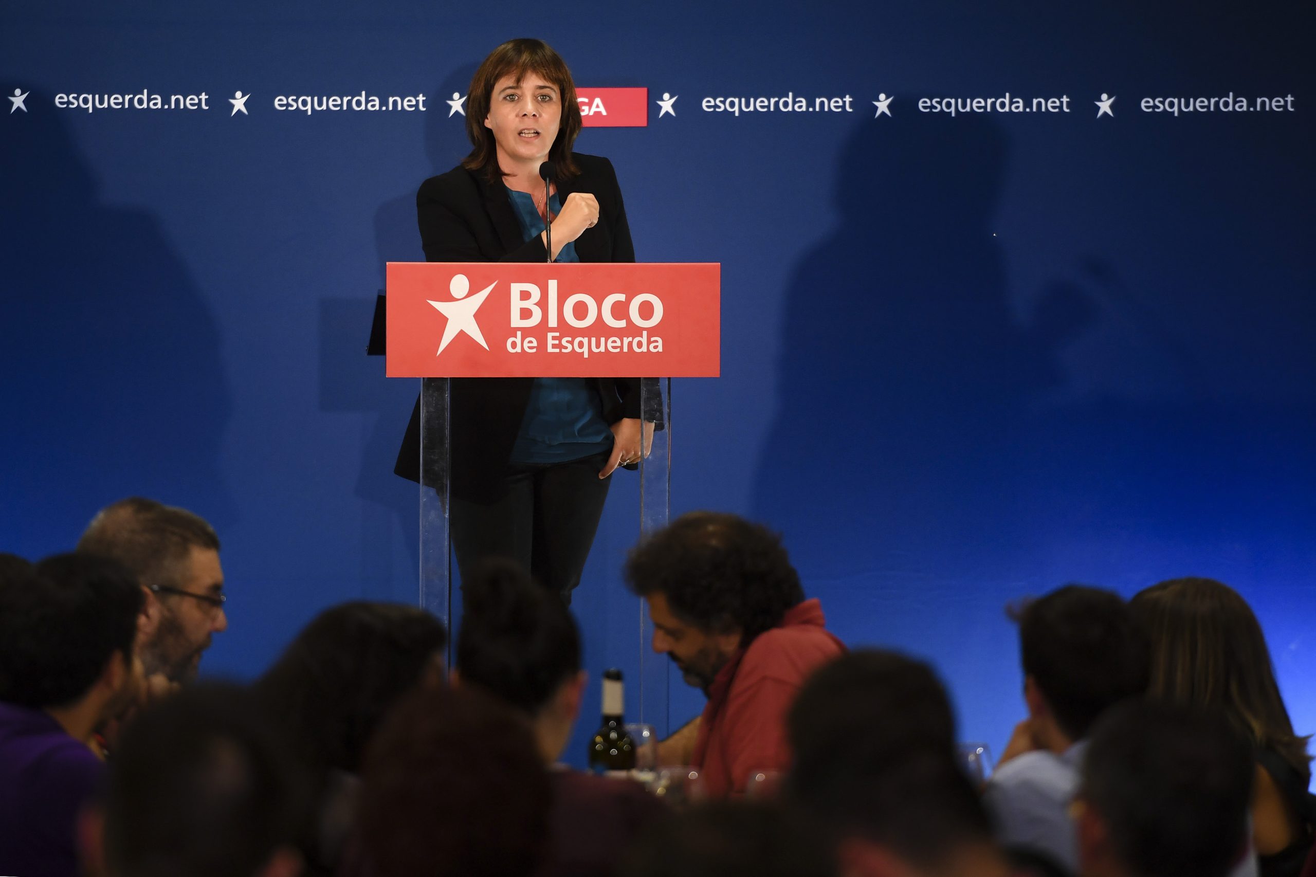 Catarina Martins pede investimento público na ferrovia mas diz que TGV não é prioridade