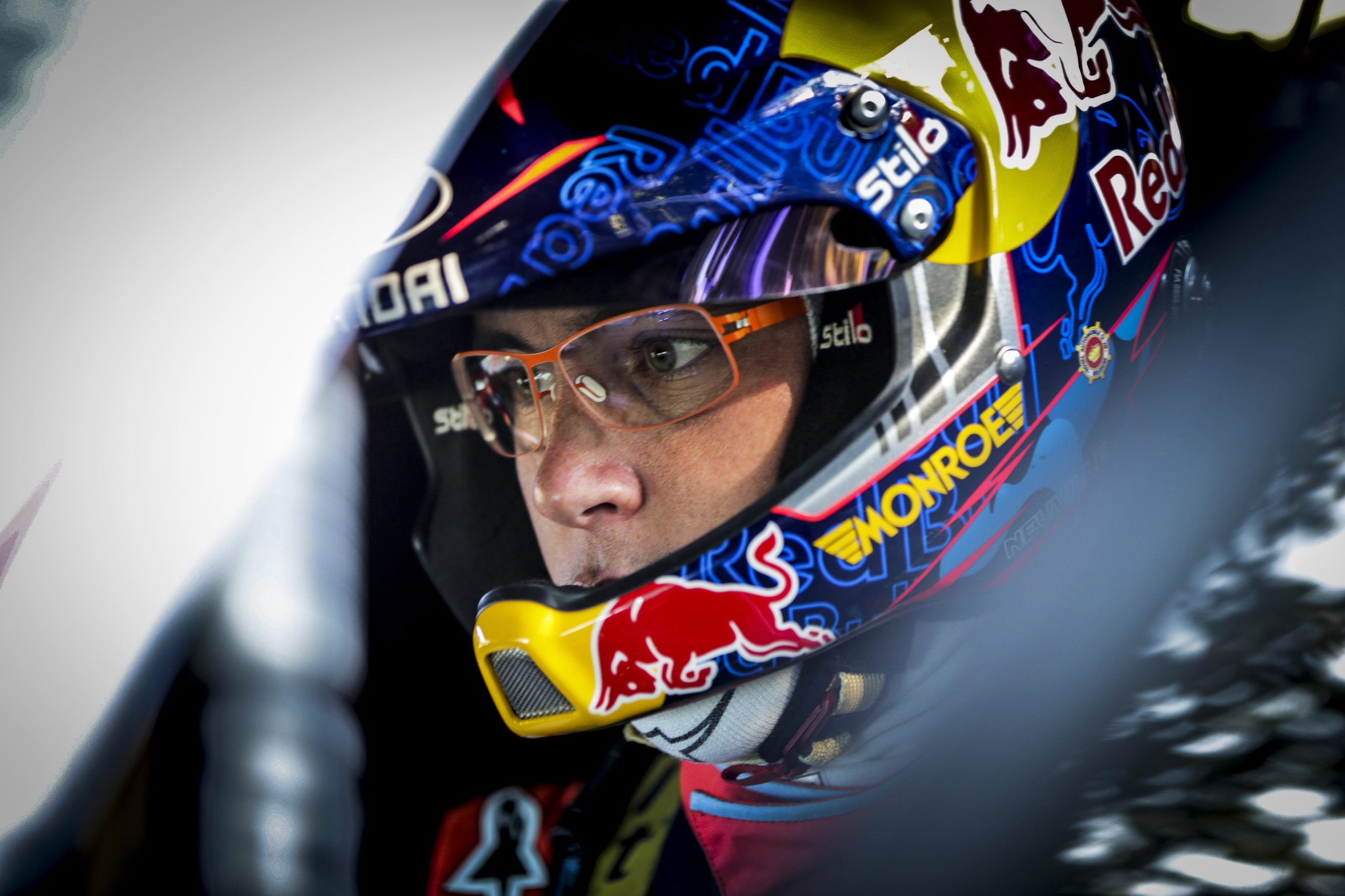 Piloto Thierry Neuville renova com Hyundai por três anos até 2021