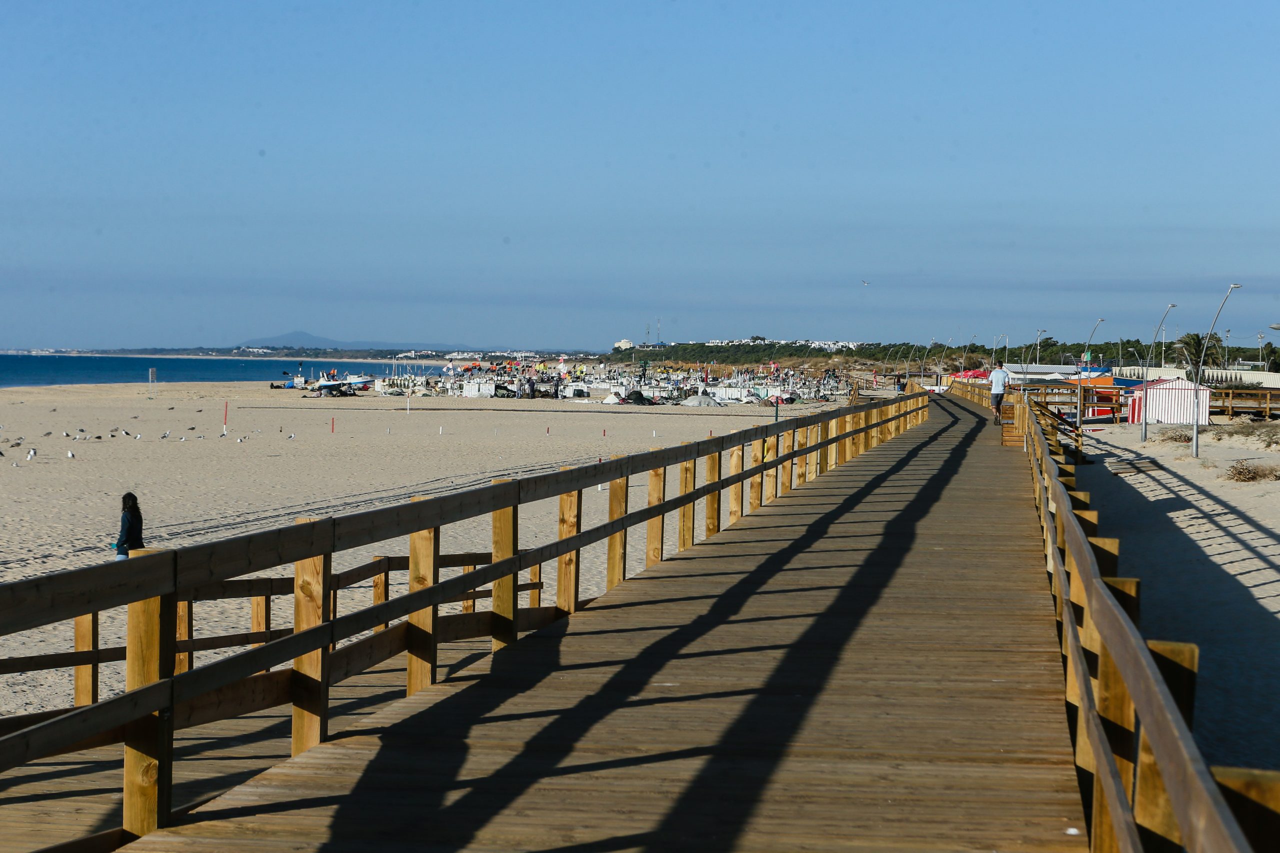 Praias de Santo António e Monte Gordo interditadas a banhos