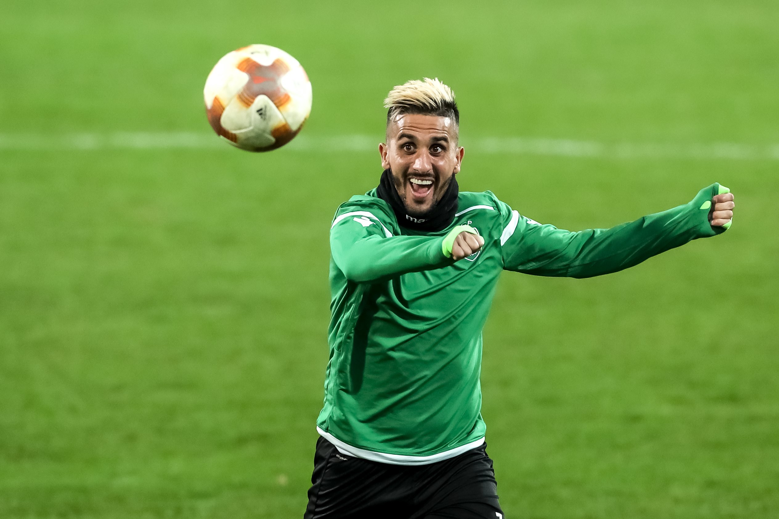 Rúben Ribeiro volta ao ativo e assina pelo Al Ain