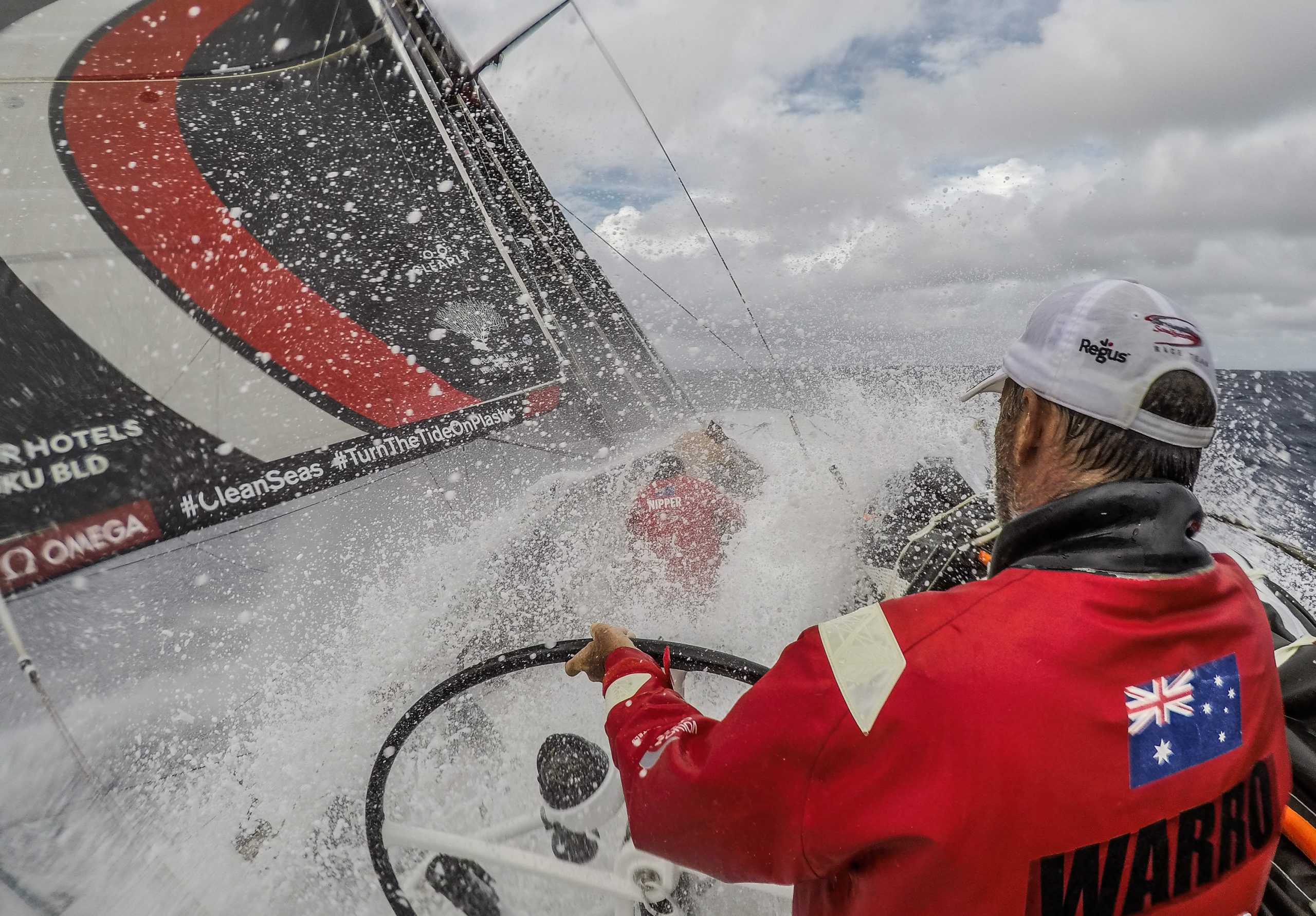 Volvo Ocean Race: Homem ao mar resgato em sete minutos