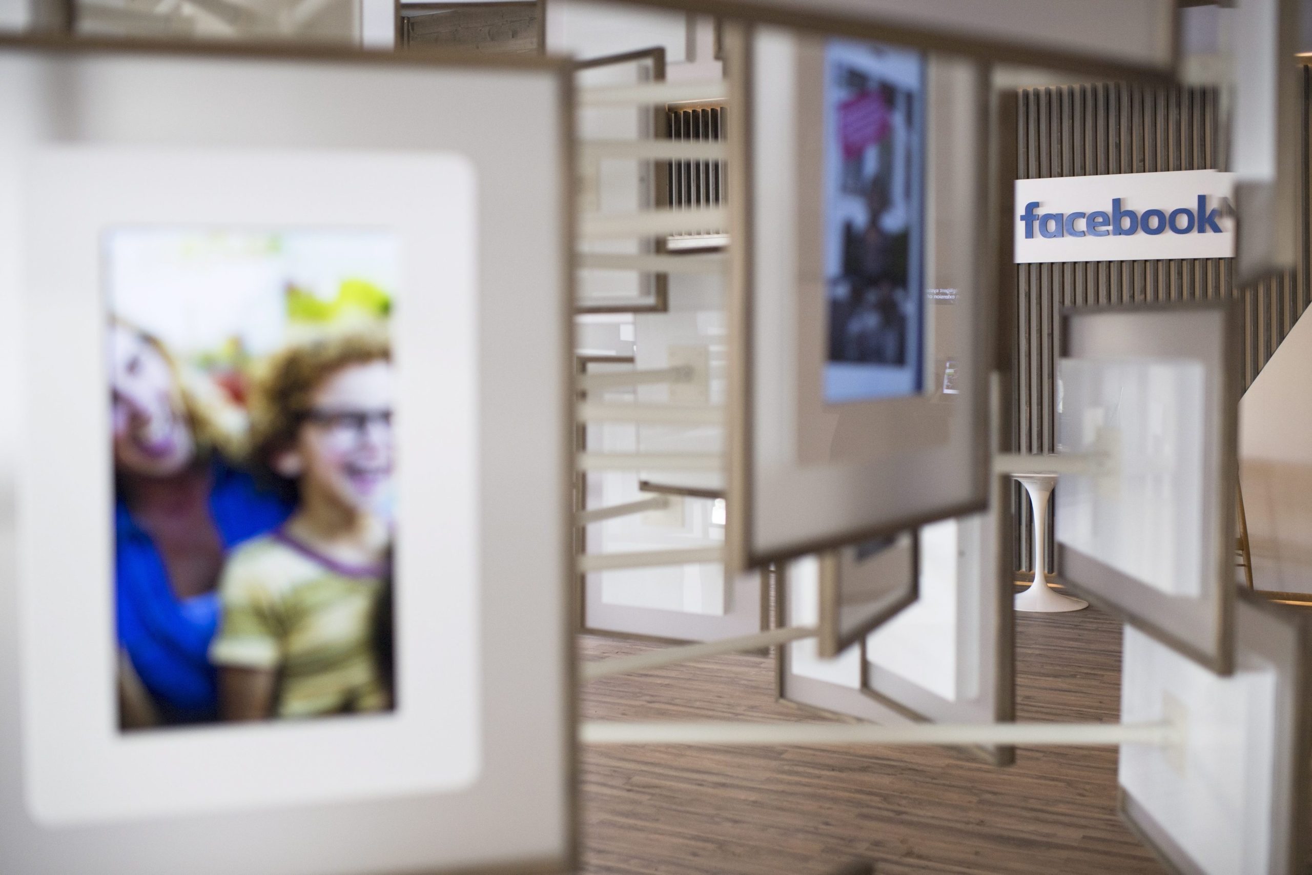 Facebook partilhou dados de utilizadores com quatro empresas chinesas