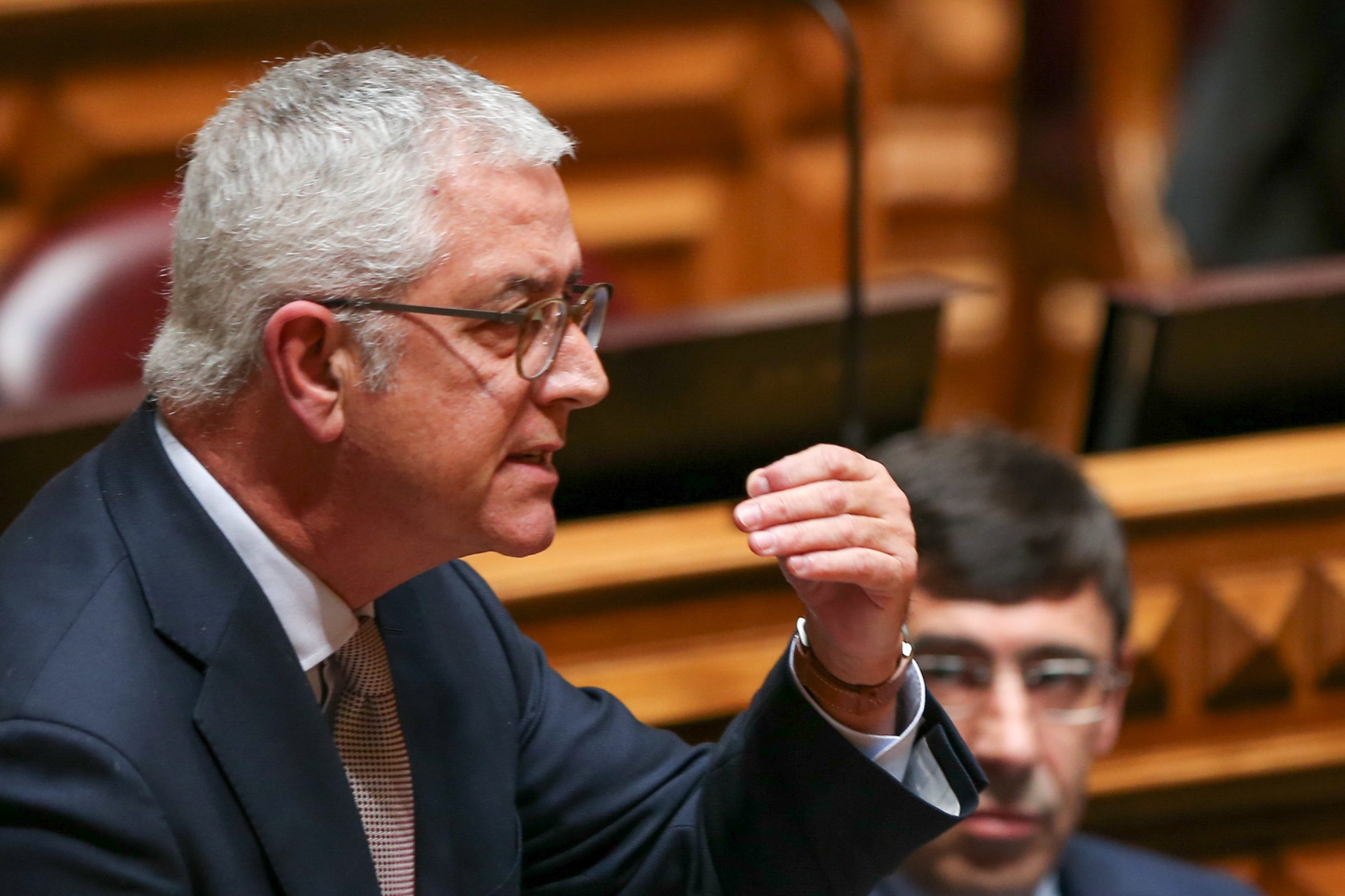 Pedrógão Grande: Líder parlamentar do PSD diz que esquecimento do interior foi responsável pela tragédia dos incêndios