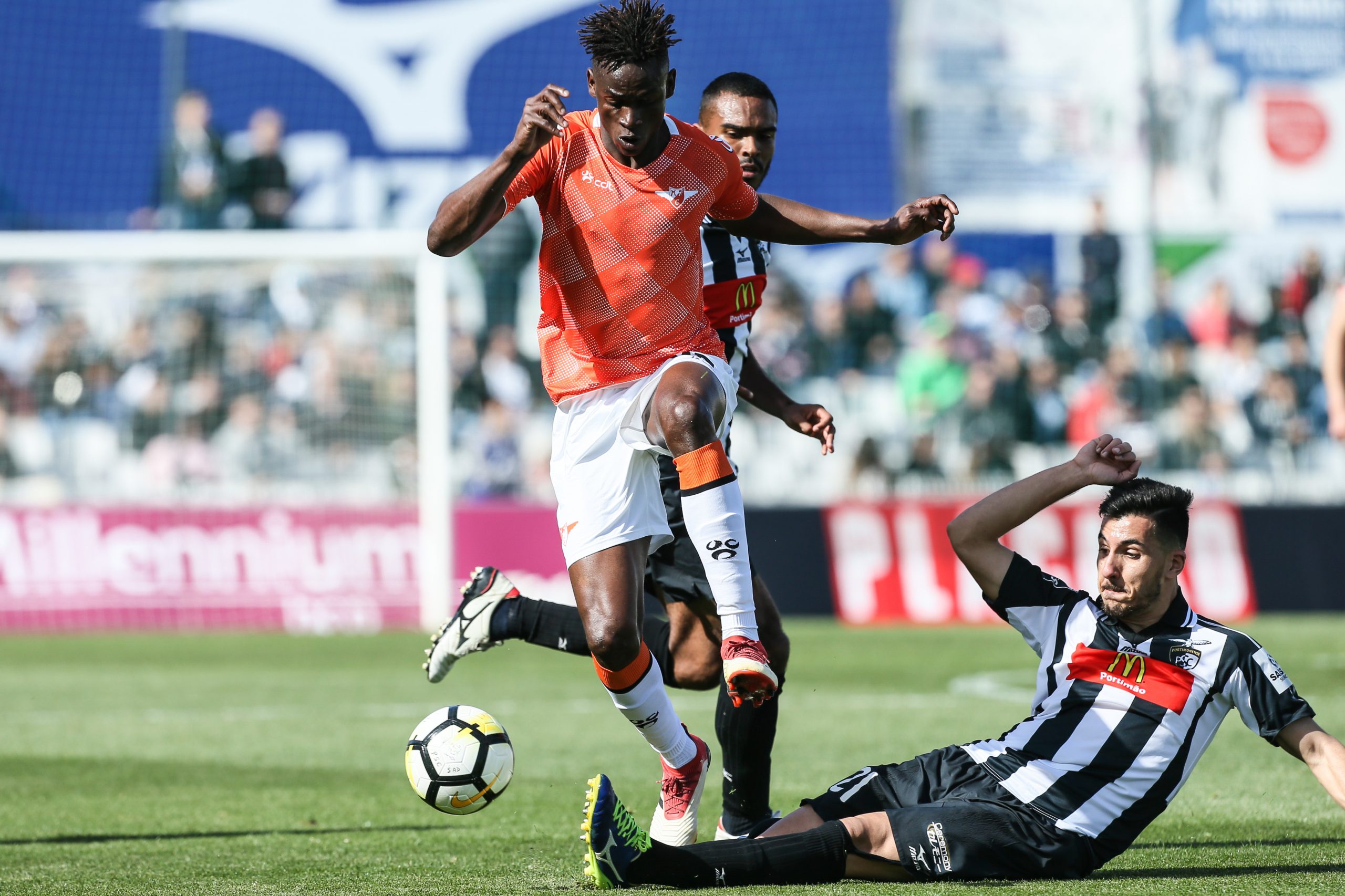 Portimonense faz reviravolta e vence Moreirense nos descontos