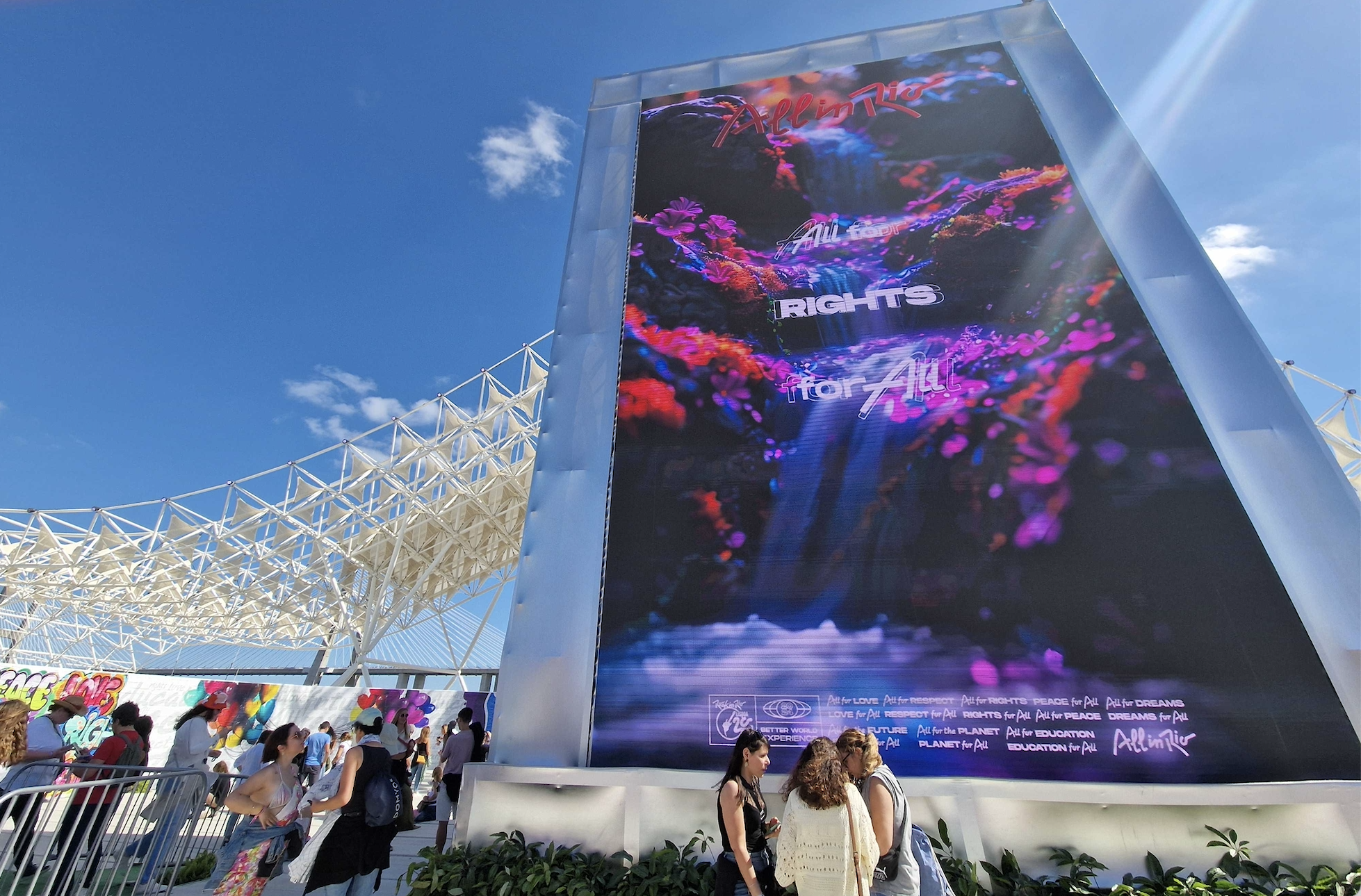 Palco da JMJ é sombra das casas de banho do Rock in Rio? Não. É uma experiência imersiva