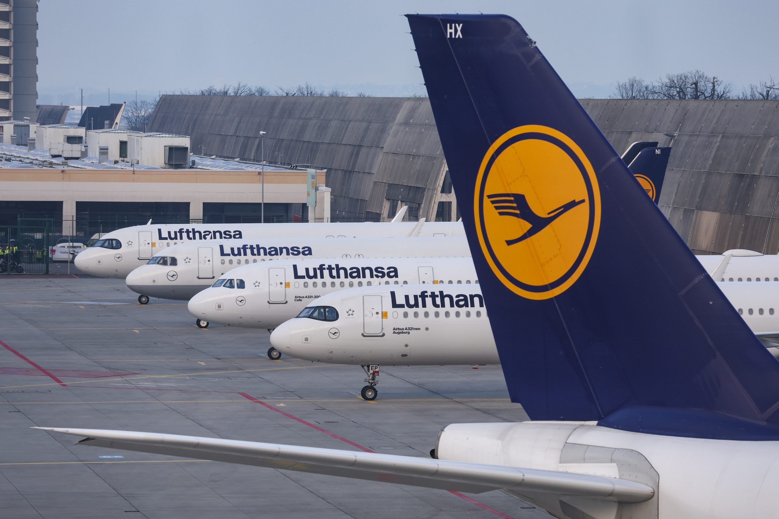Voo da Lufthansa esteve dez minutos sem piloto após desmaio