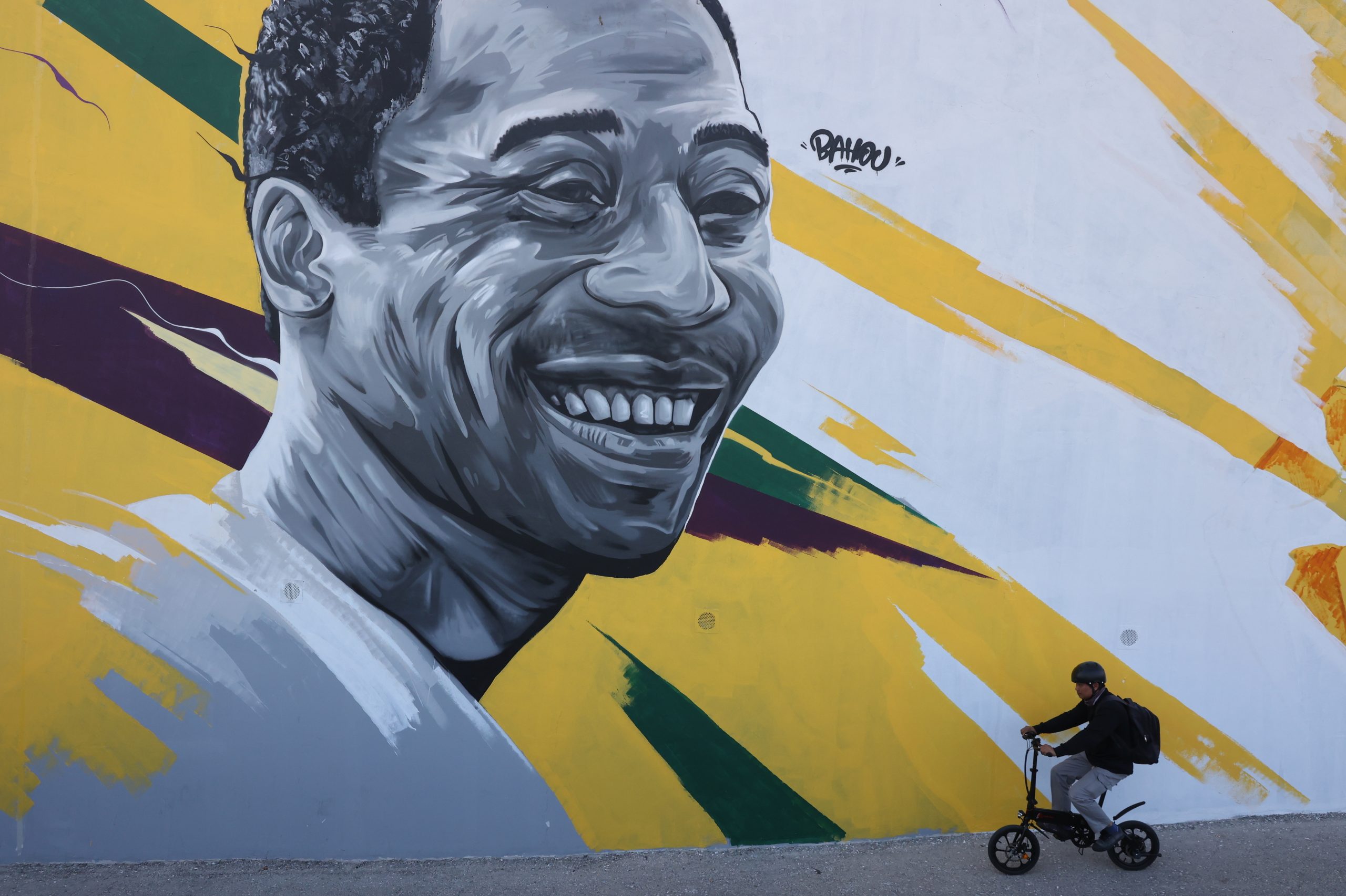 FIFA pede a países membros que batizem estádios com o nome de Pelé