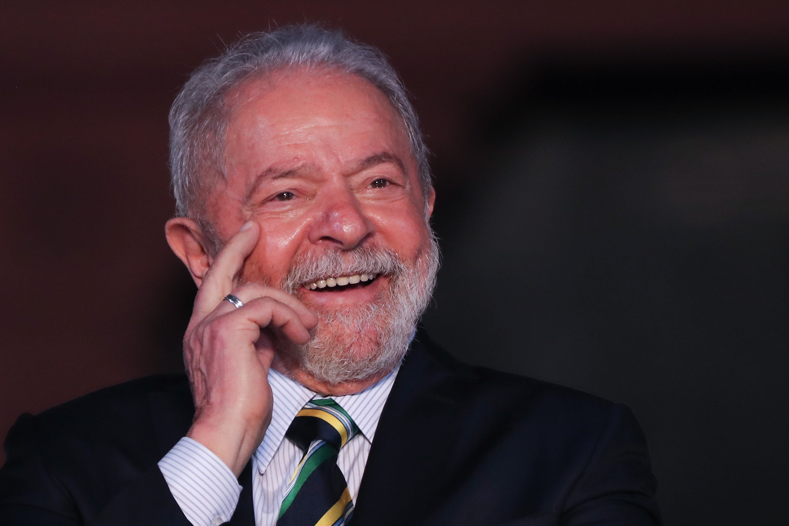 Lula pede a liberdade de Assange e condena processo de extradição para os EUA