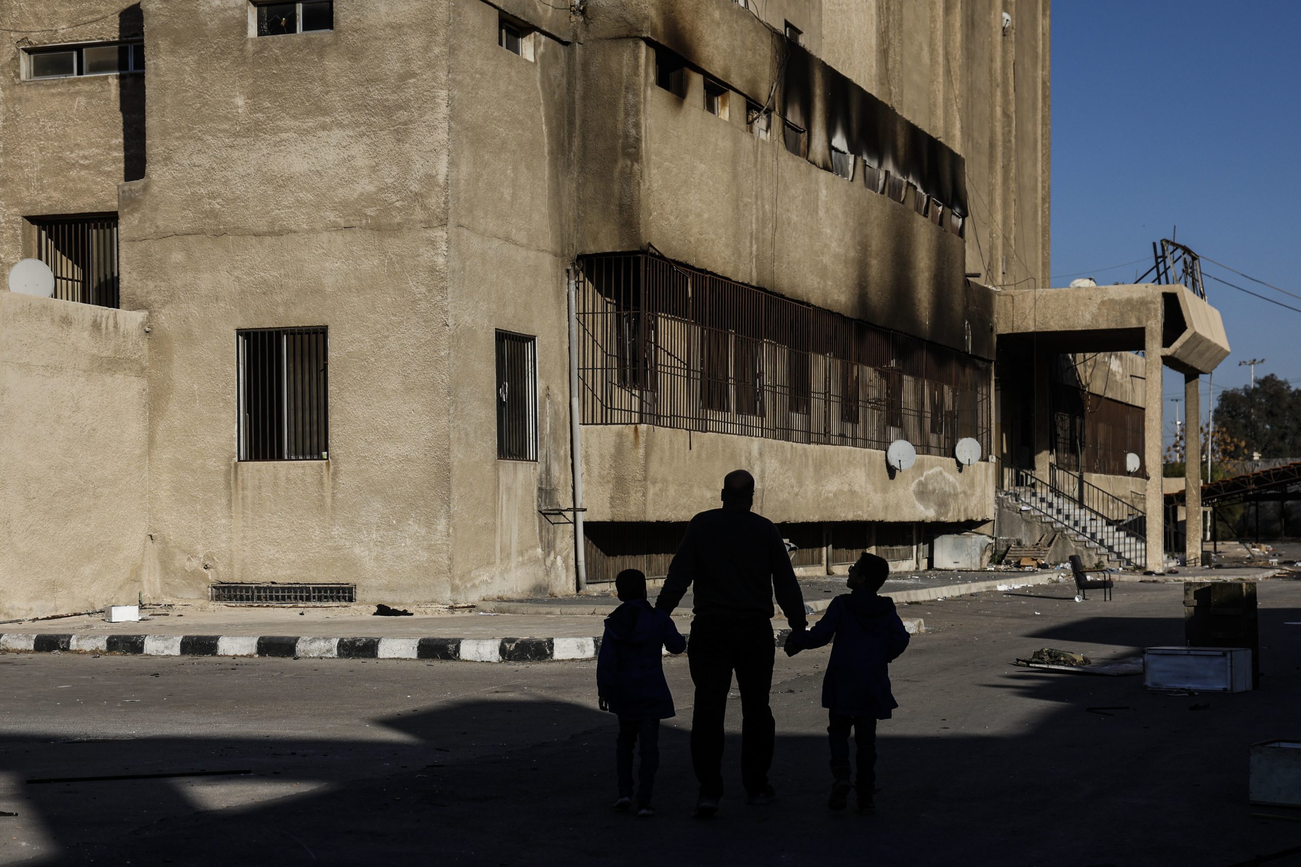 A prisão Palestina fechou mas milhares de famílias sírias ainda procuram os fantasmas de milhares de desaparecidos