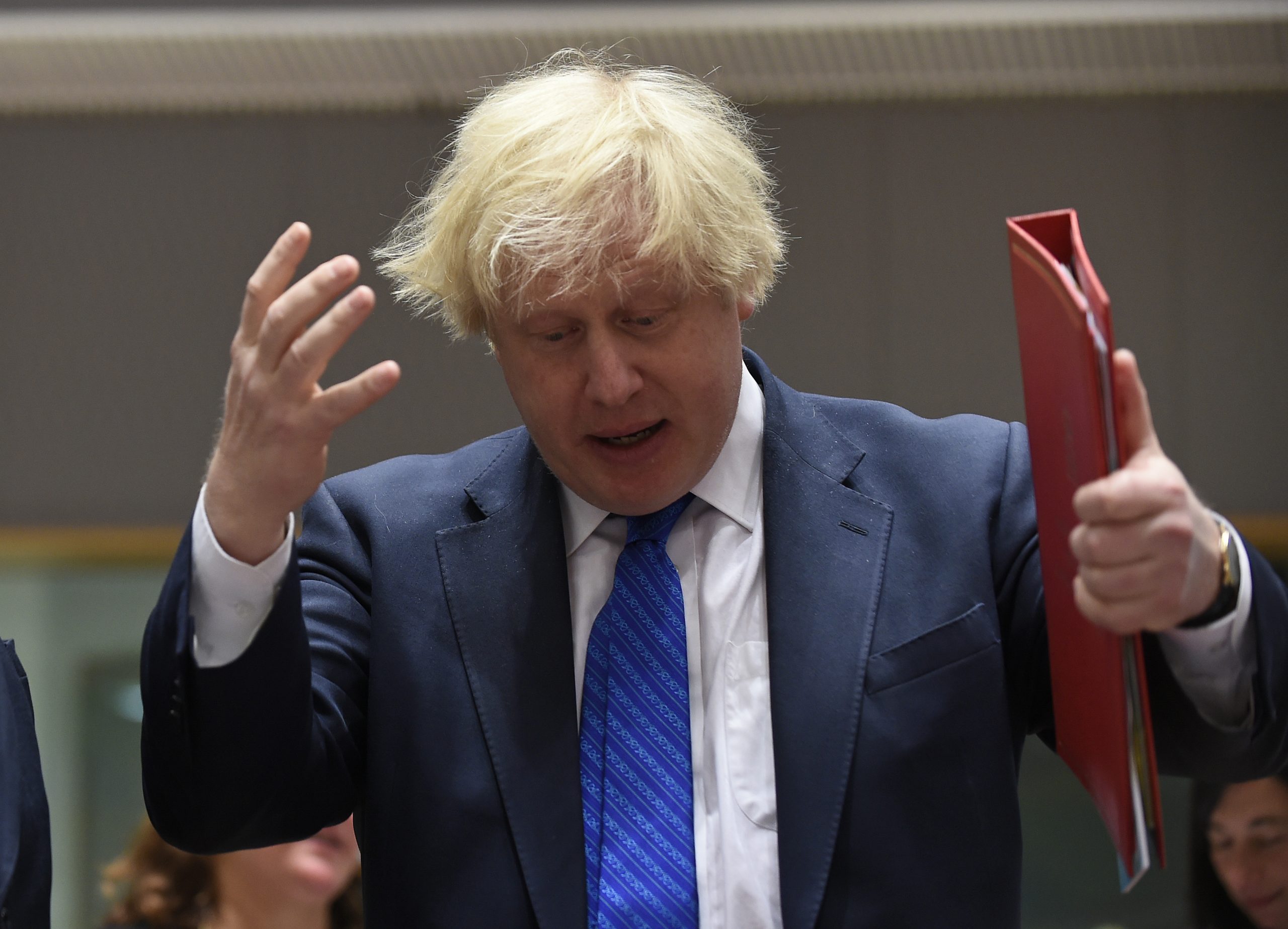 Boris Johnson quer uma ponte de 35 quilómetros para dar a volta ao Brexit