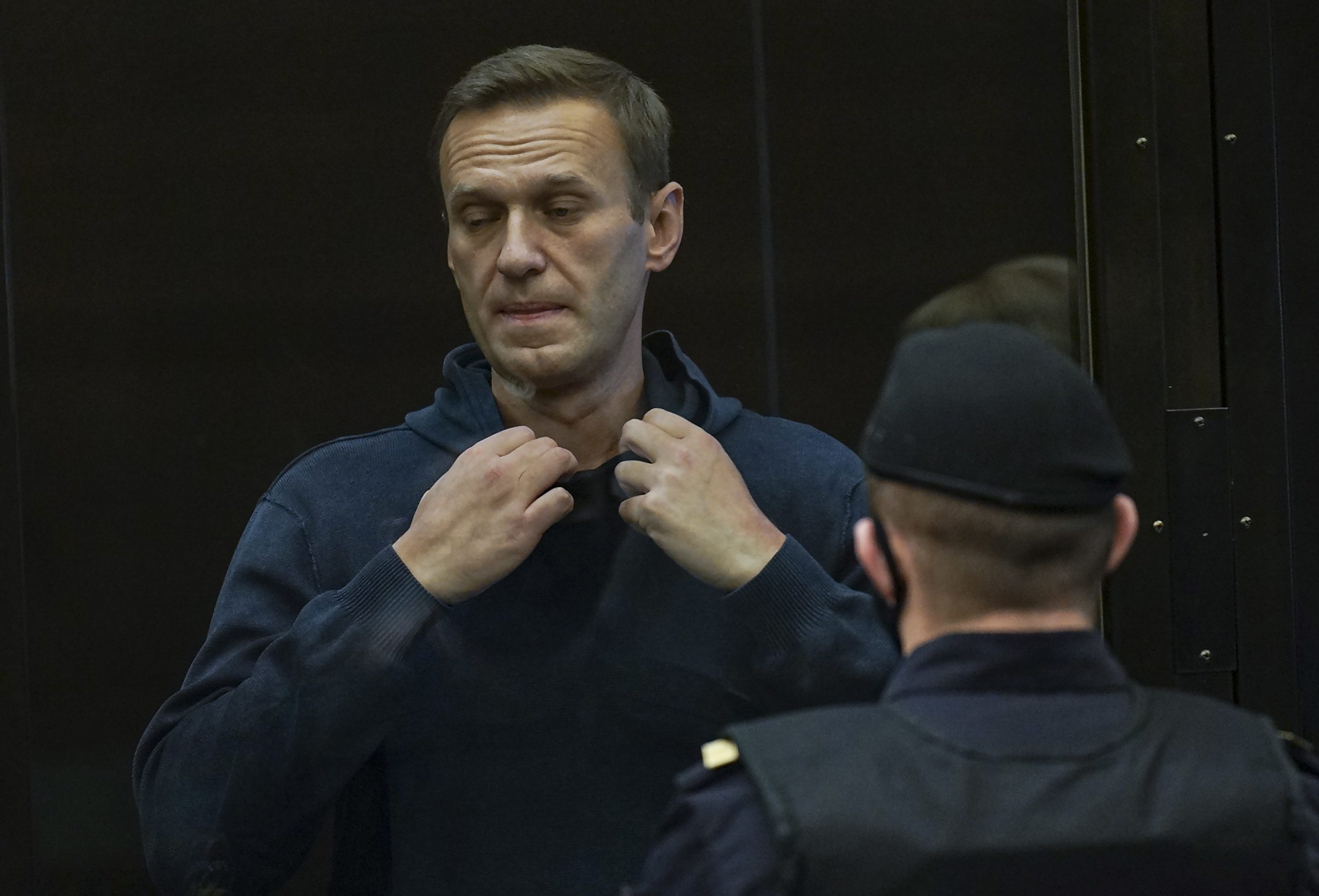 Navalny condenado pela justiça russa a dois anos e oito meses de prisão