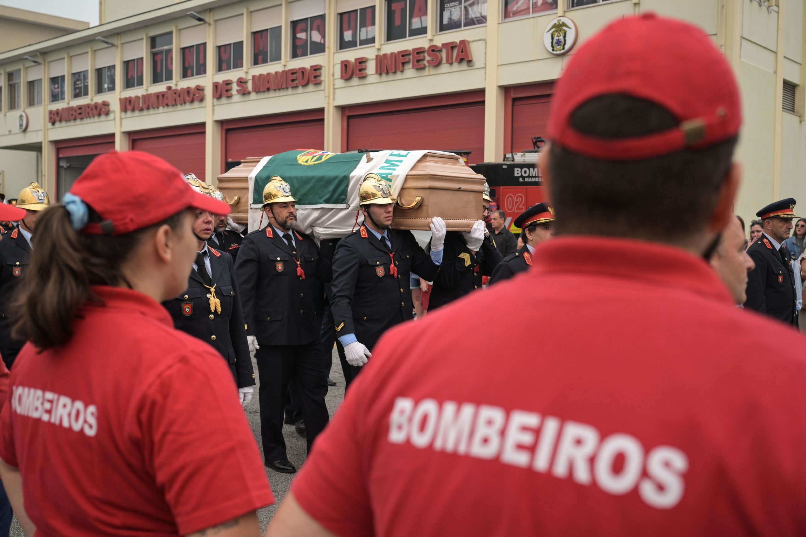 Dia do Bombeiro em Lisboa: homenagem no Chiado lança questão sobre os apoios às corporações