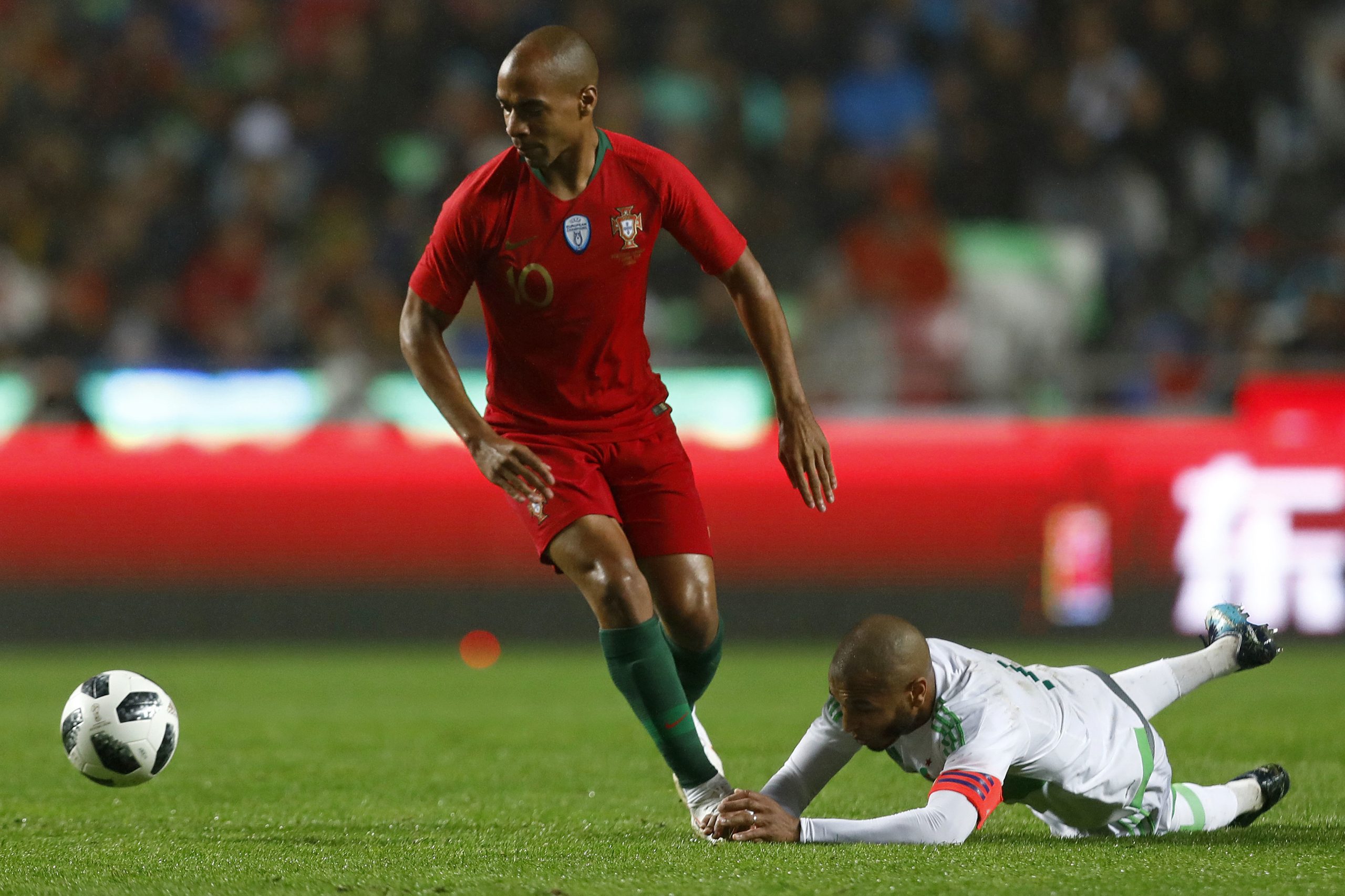 João Mário diz que foi “duro” estar ausente da seleção