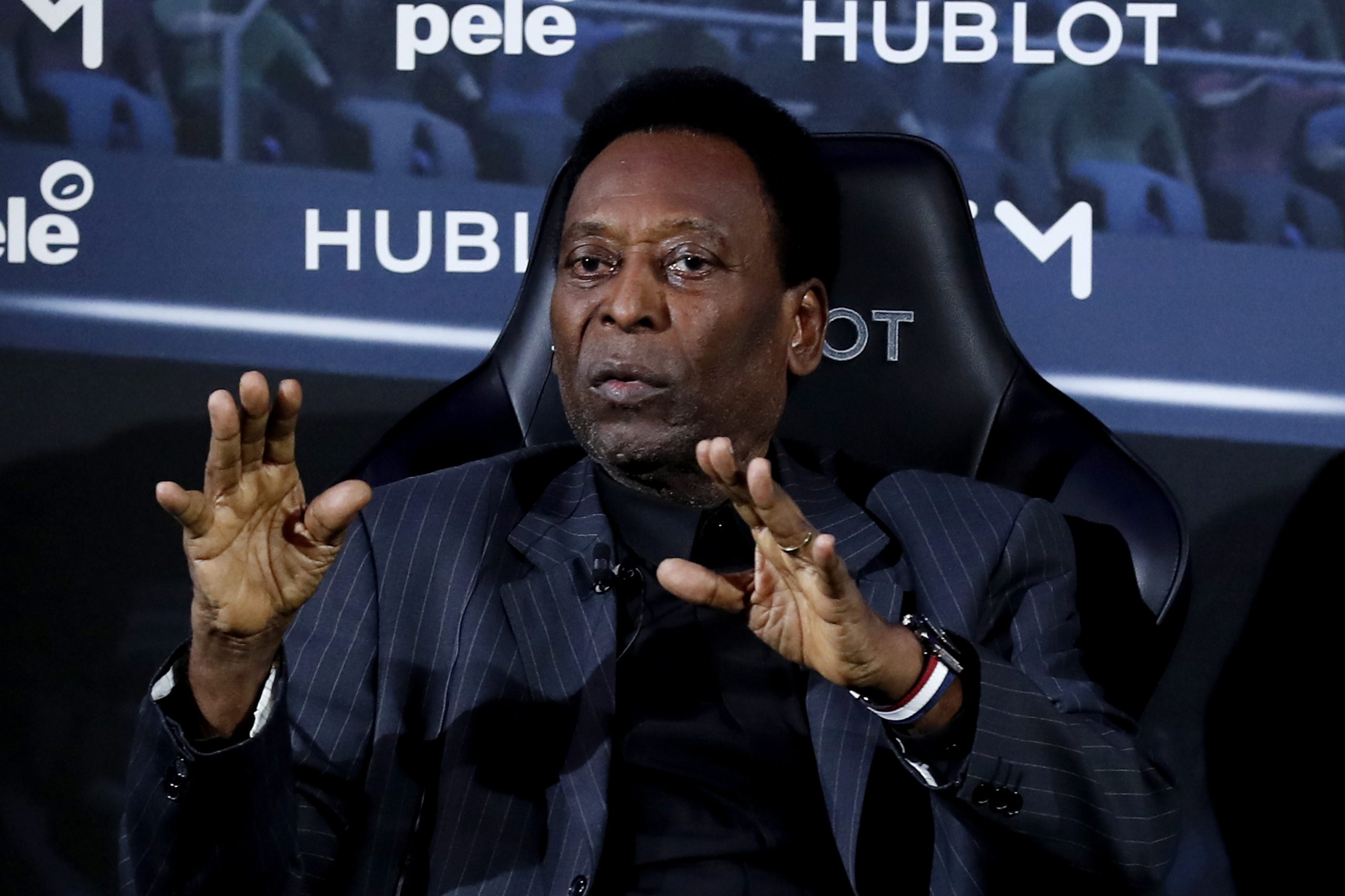 Parlamento lamenta morte de Pelé, “melhor jogador de futebol do século”