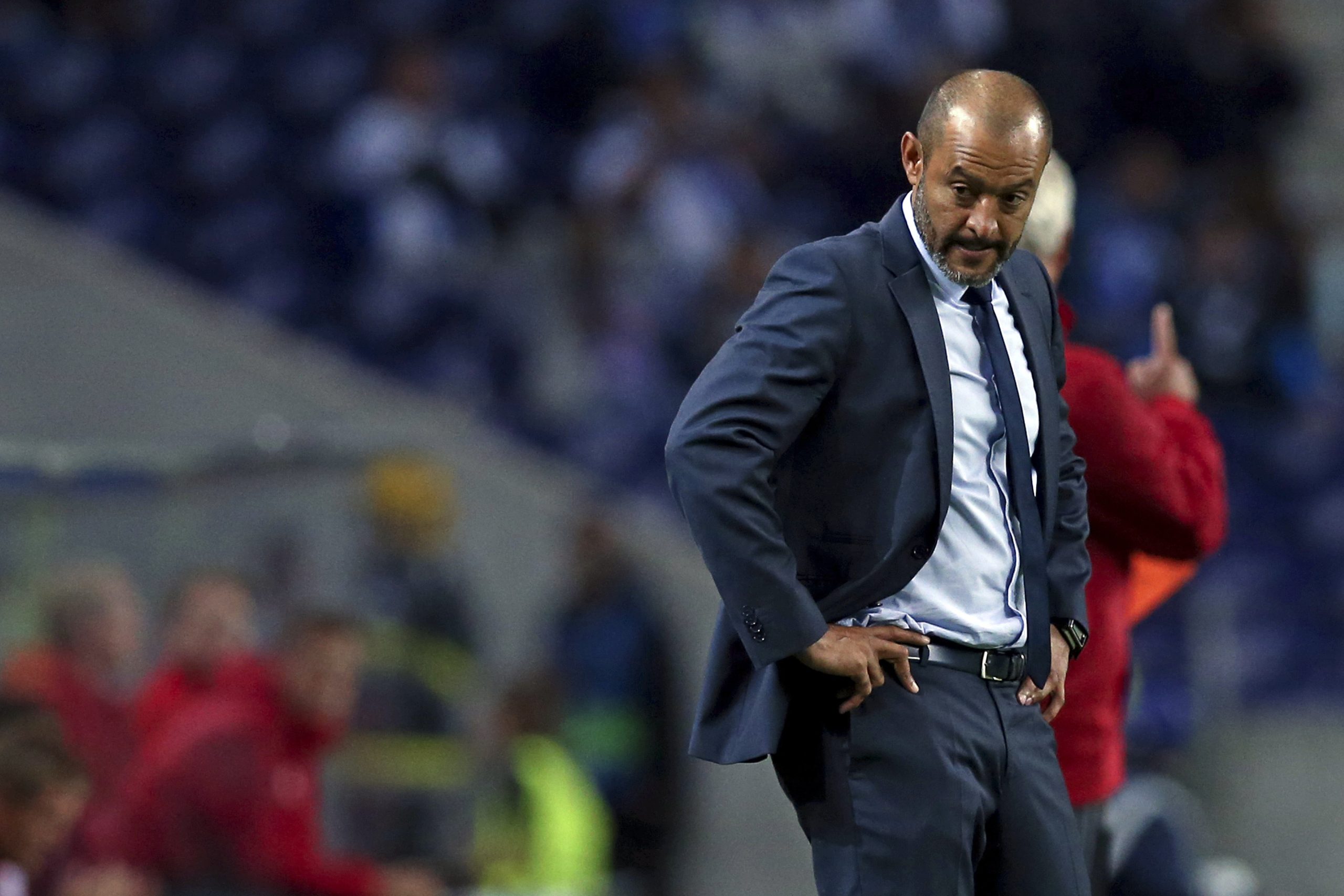 Porto vence e alcança Benfica