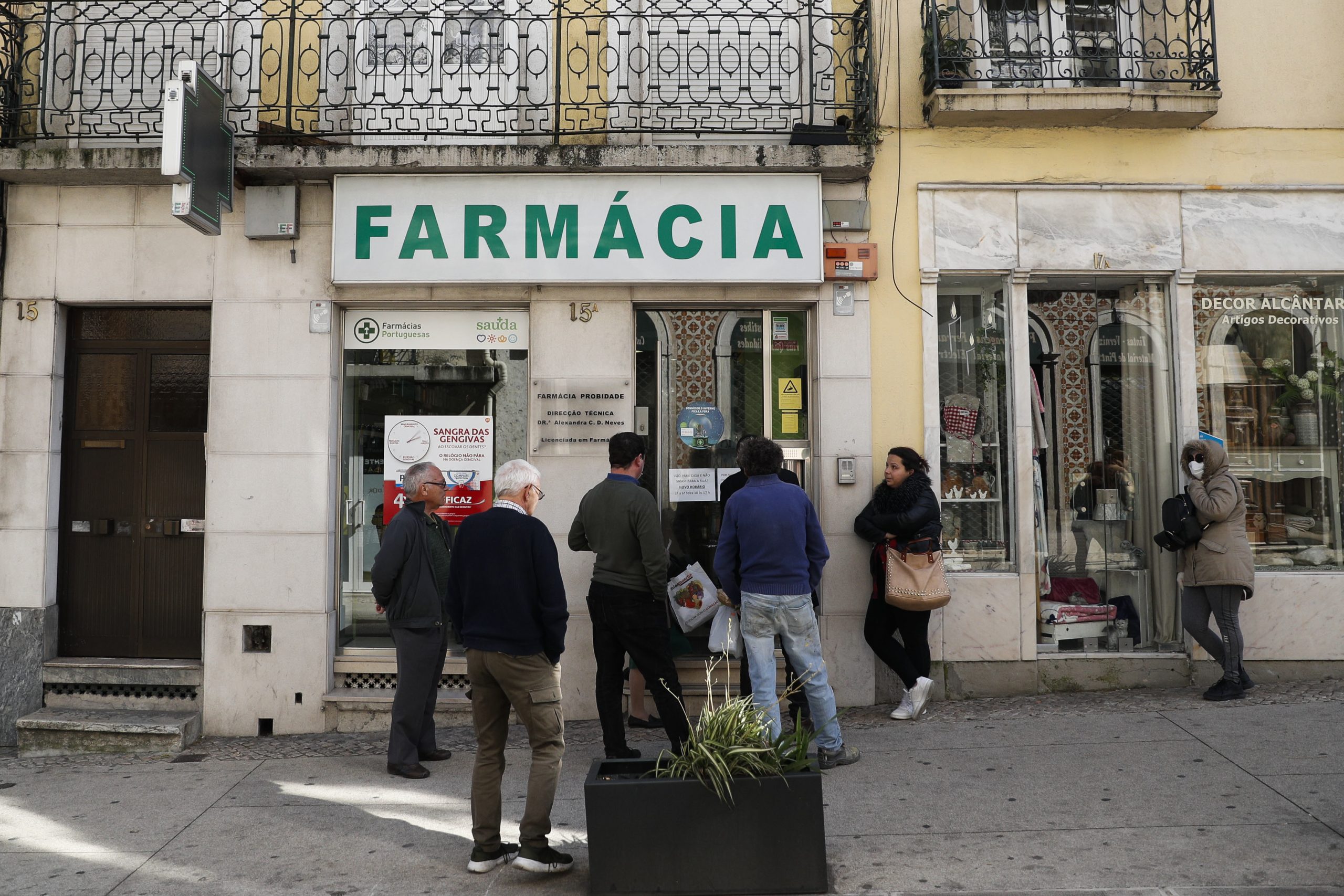 Doentes vão poder recolher na farmácia medicamentos fornecidos por hospitais