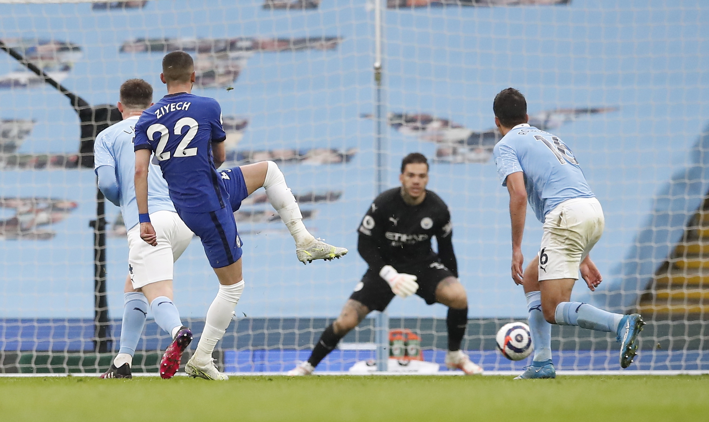 Premier League: Chelsea ‘obriga’ Manchester City a adiar festa