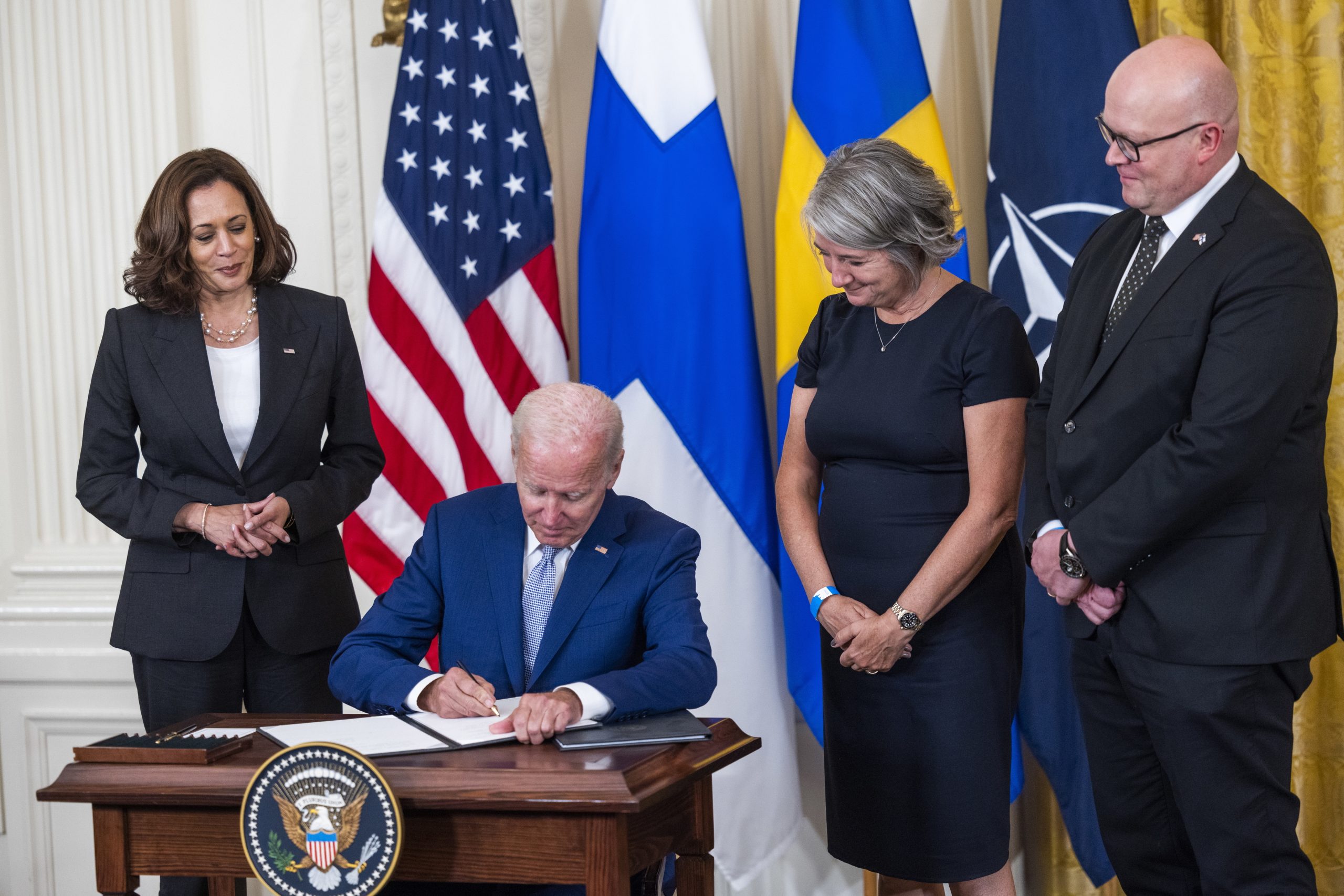 Joe Biden ratifica aprovação dos EUA à adesão da Suécia e da Finlândia à Nato