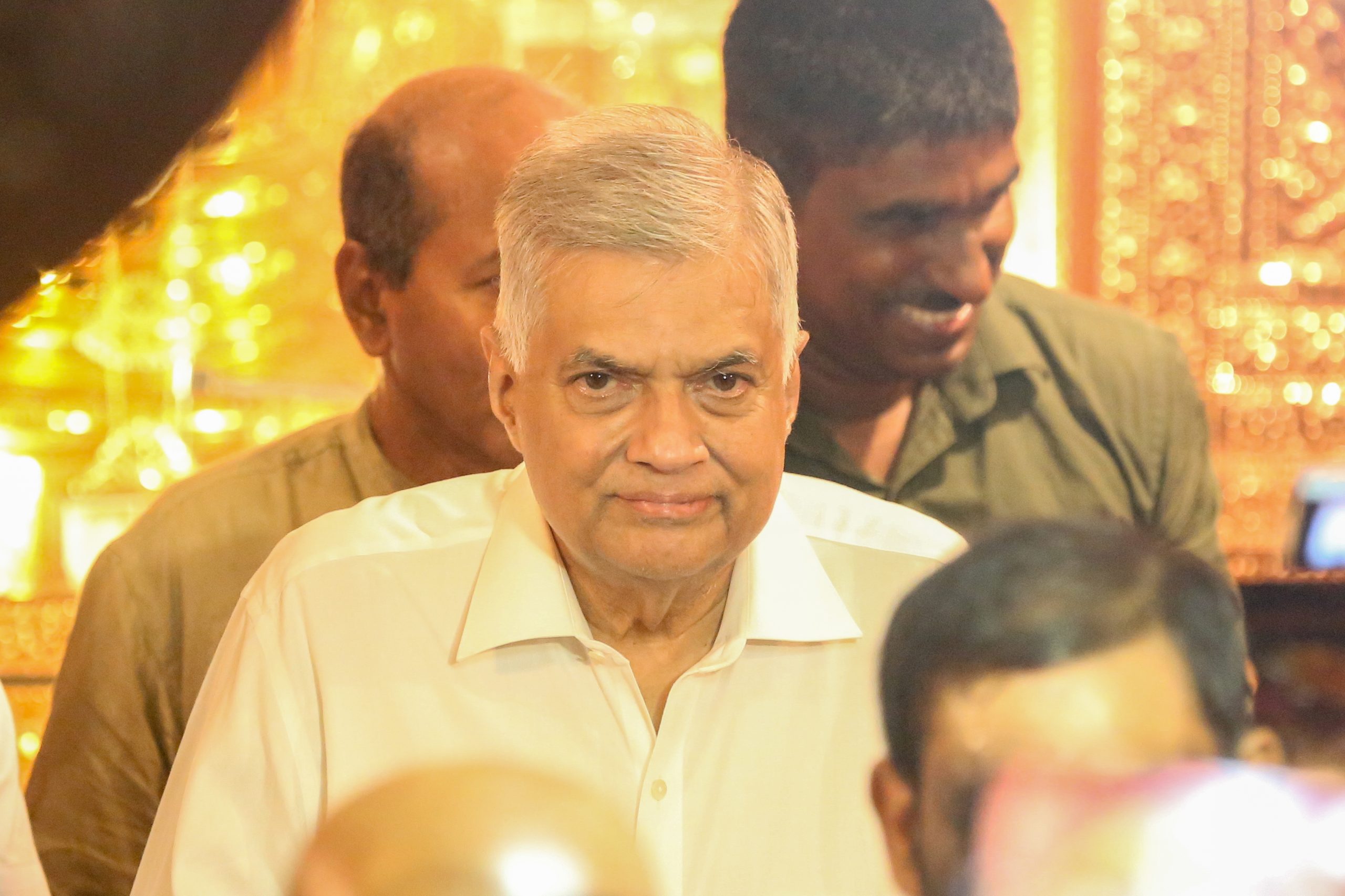 Primeiro-ministro do Sri Lanka diz estar aberto a receber petróleo russo