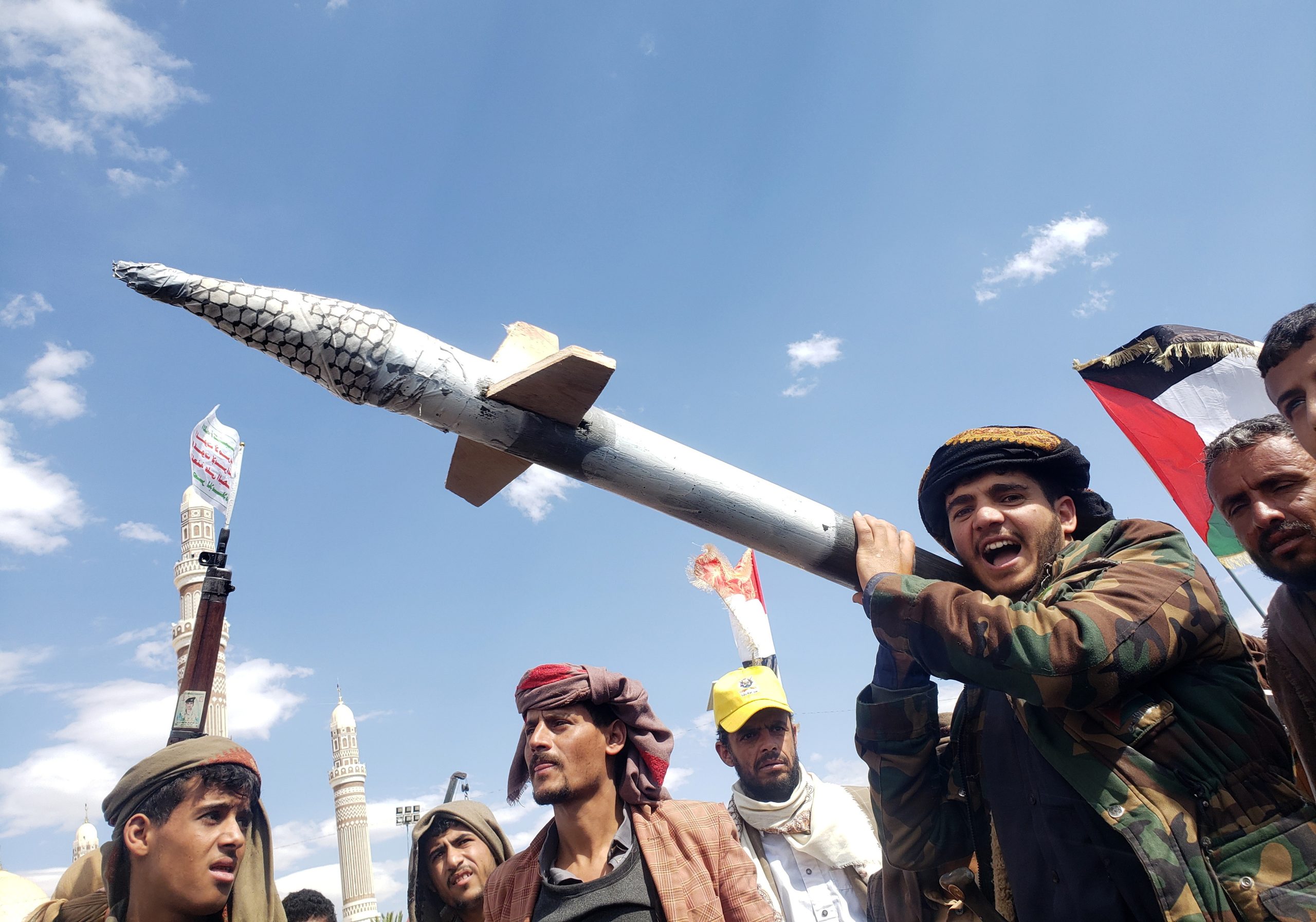 47 dias depois, líder dos Houthis volta a aparecer em público
