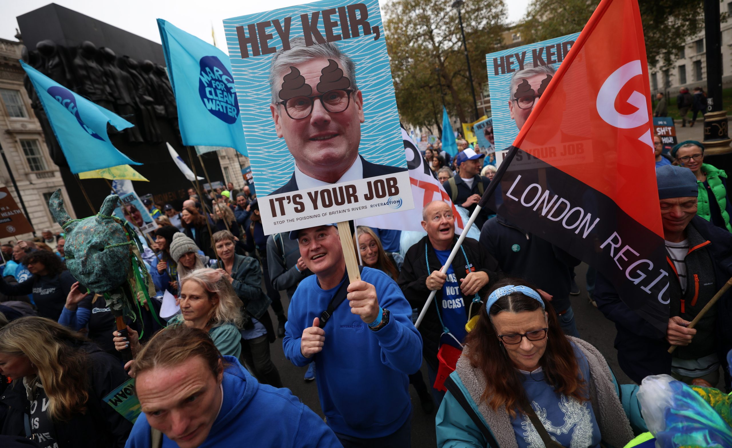 Milhares protestaram em Londres por água mais limpa