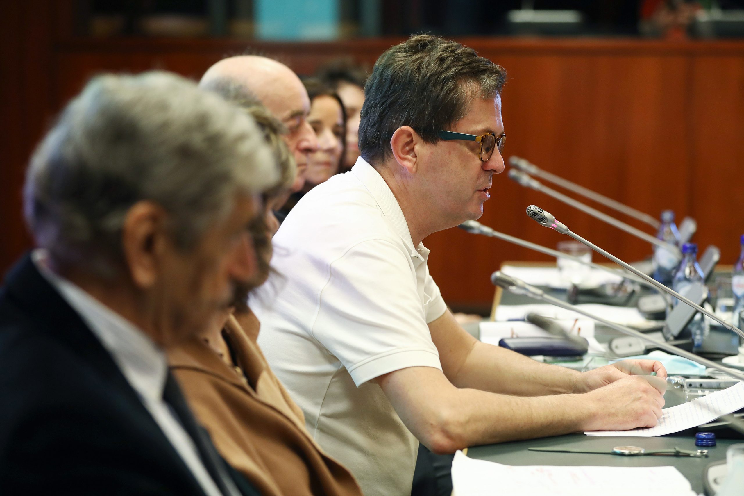 Comissão para estudo dos abusos na Igreja pede colaboração ao parlamento