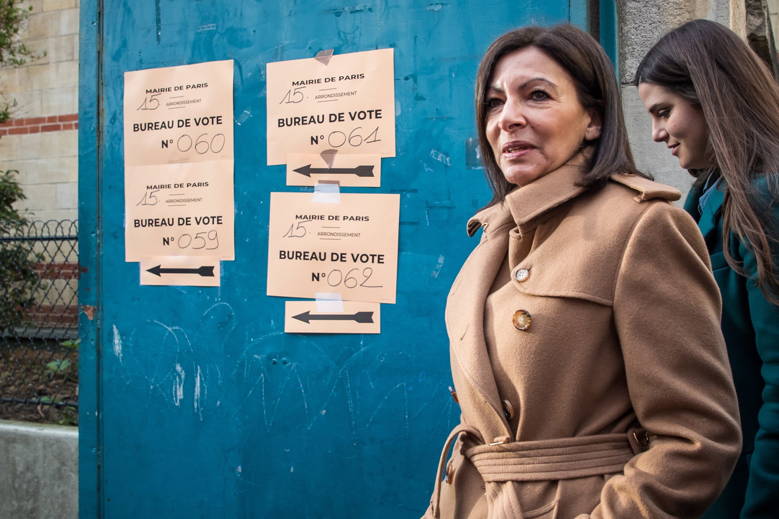 Câmara Municipal de Paris multada em 90 mil euros por contratar demasiadas mulheres