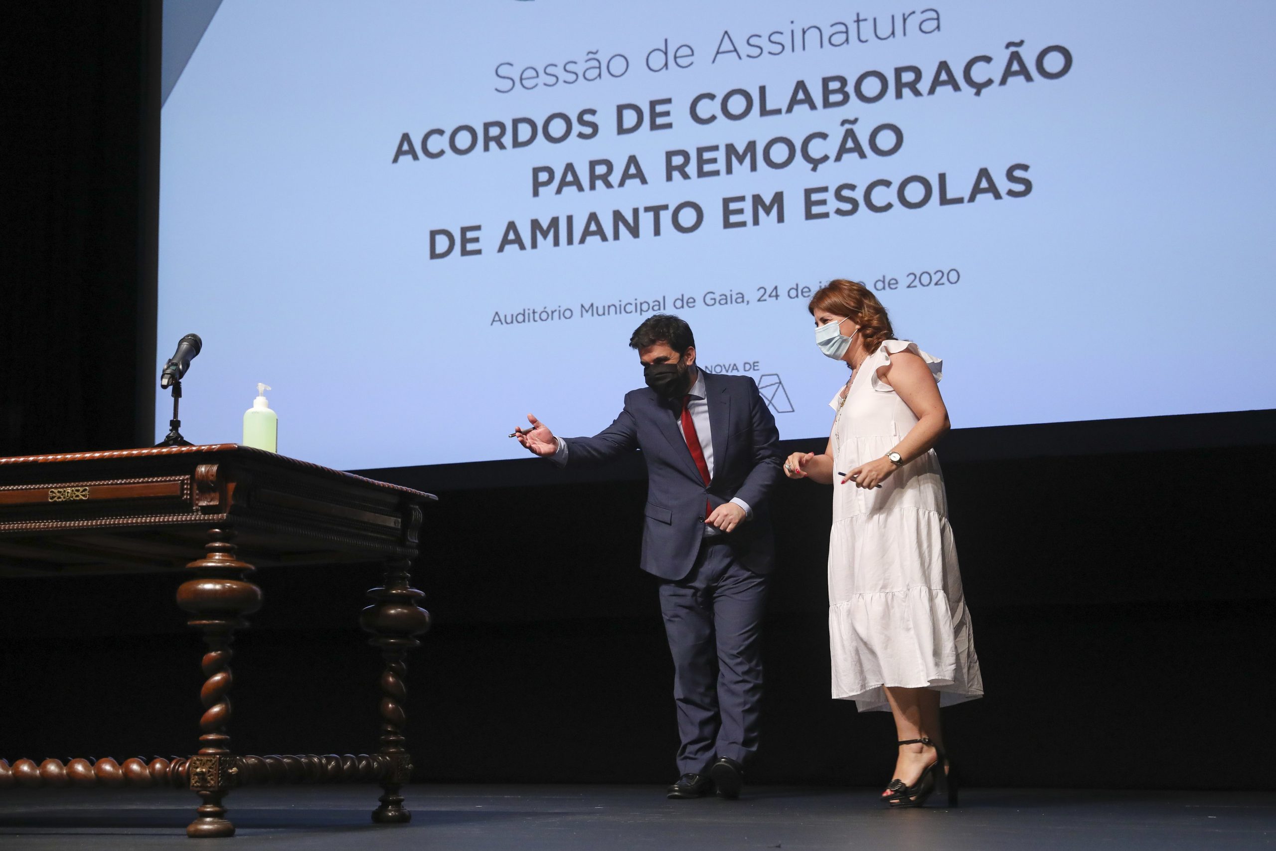 Governo altera prazos do concursos para retirada de amianto das escolas