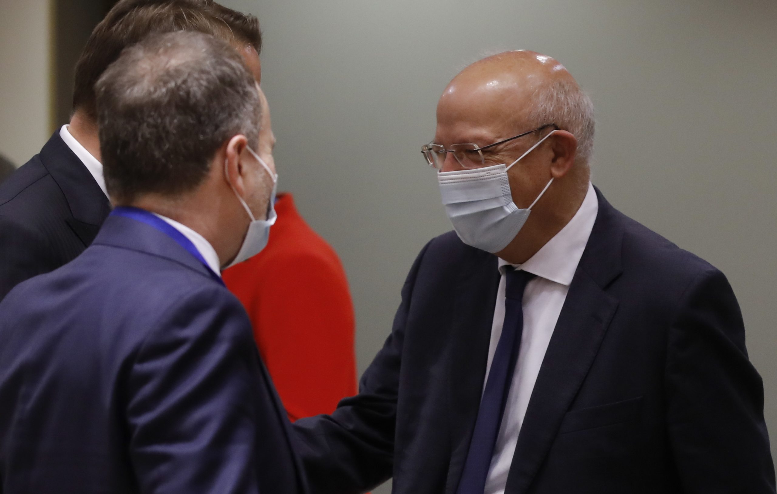 Governo aconselha portugueses em Kiev a sair com cautela ou a manterem-se abrigados