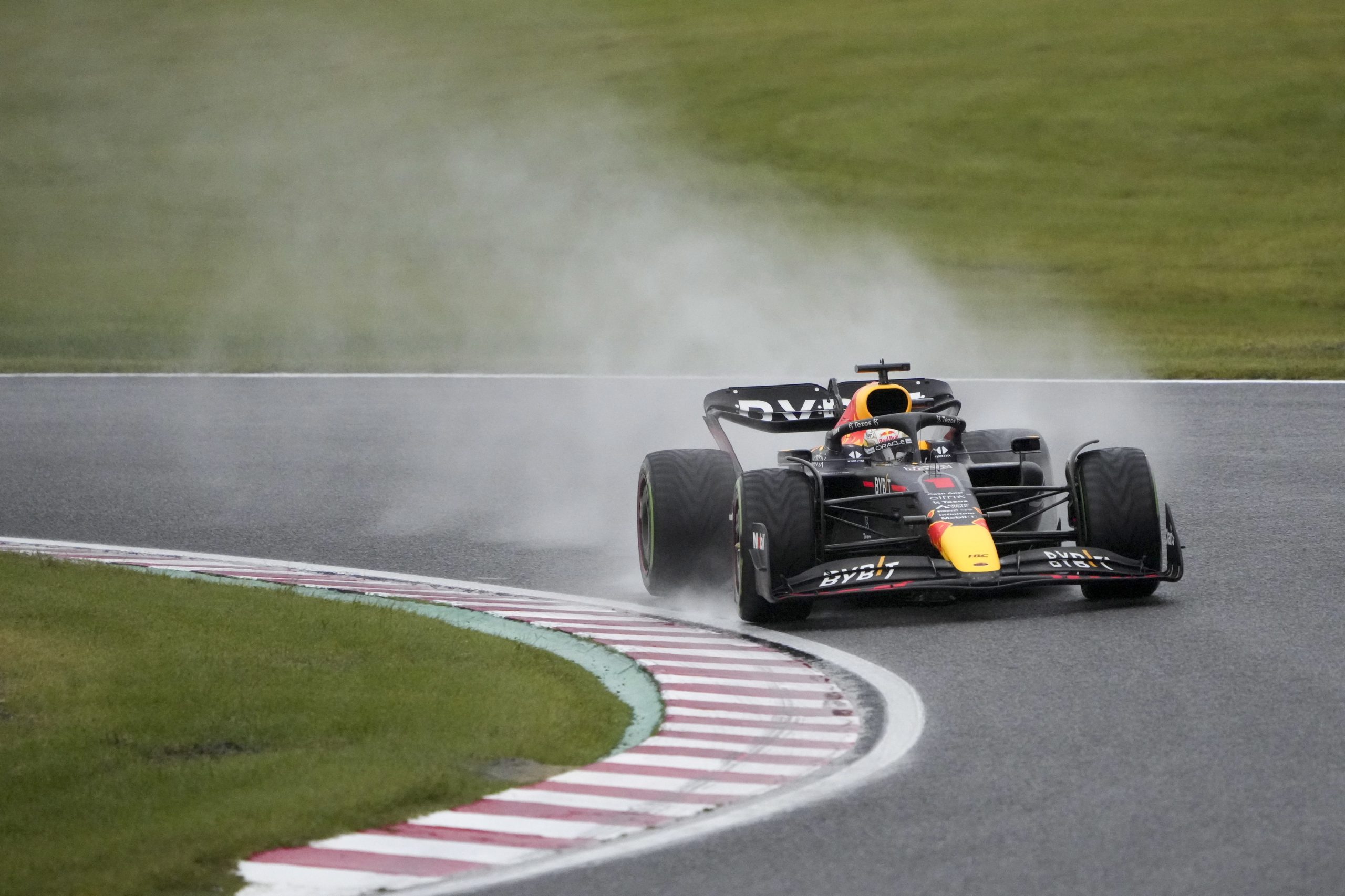 Max Verstappen vence GP do Japão encurtado e é bicampeão de Fórmula 1