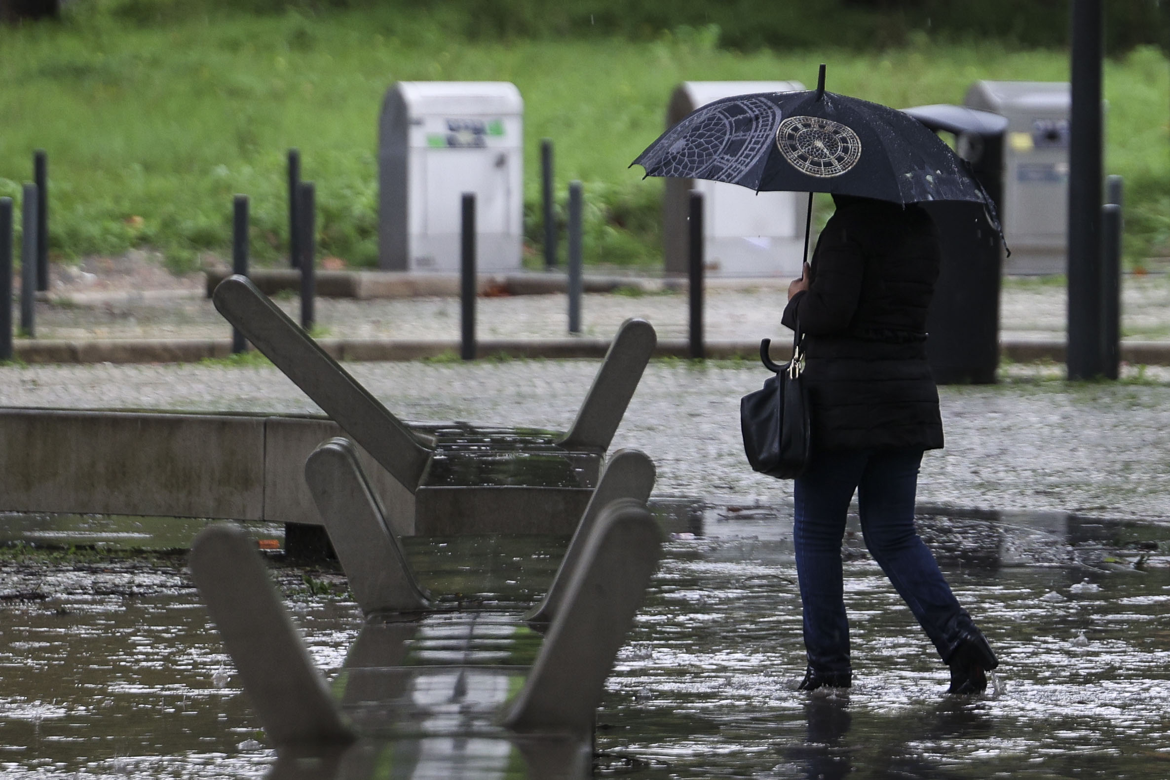 Chuva e vento forte entre domingo e segunda-feira no norte e centro do país