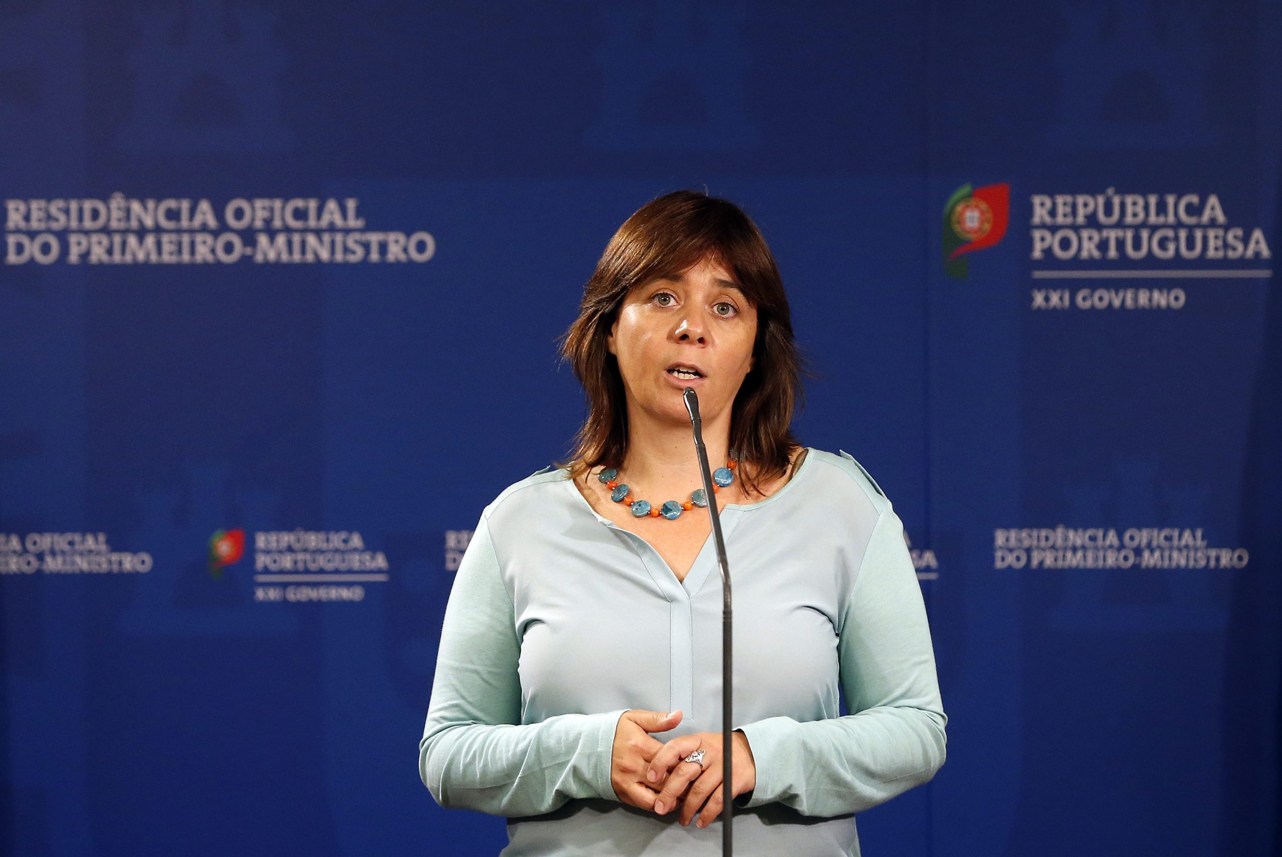 Catarina Martins reclama “enorme falta” de pessoal não docente