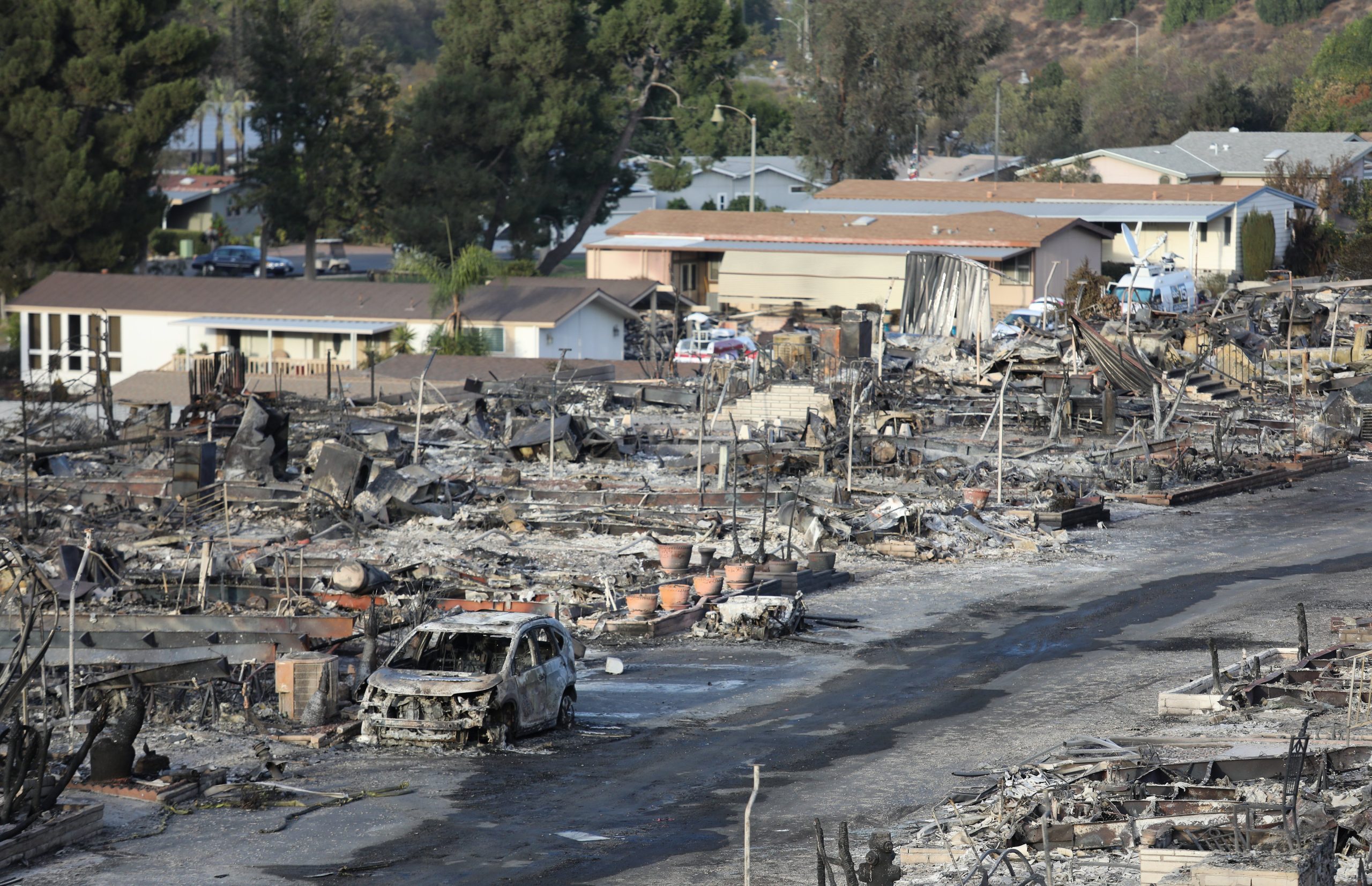 Incêndios na Califórnia provocam um morto e levam à retirada de milhares de pessoas