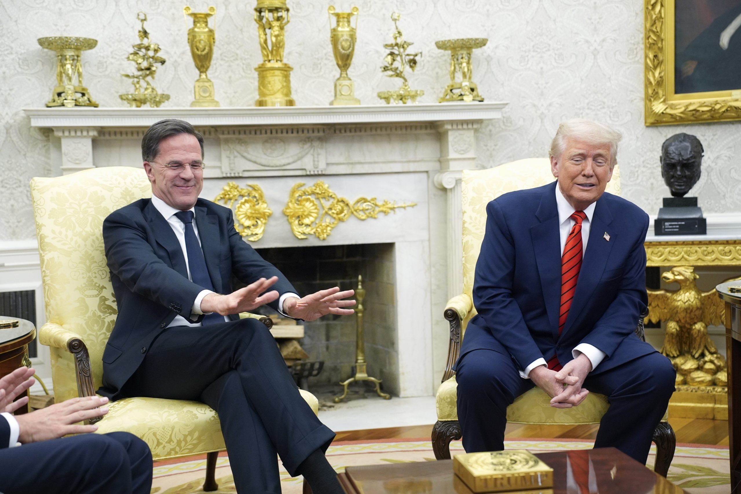 Trump dá a entender que dispositivos e semicondutores estão em análise