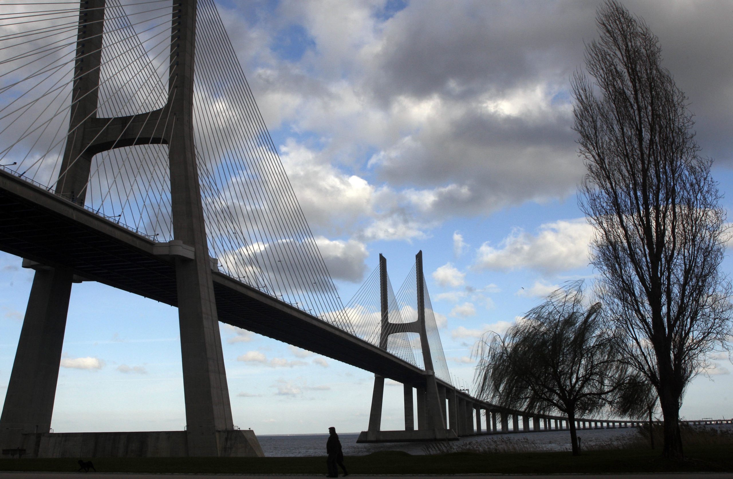 Circulação reposta nas três vias no sentido norte-sul na Ponte Vasco da Gama