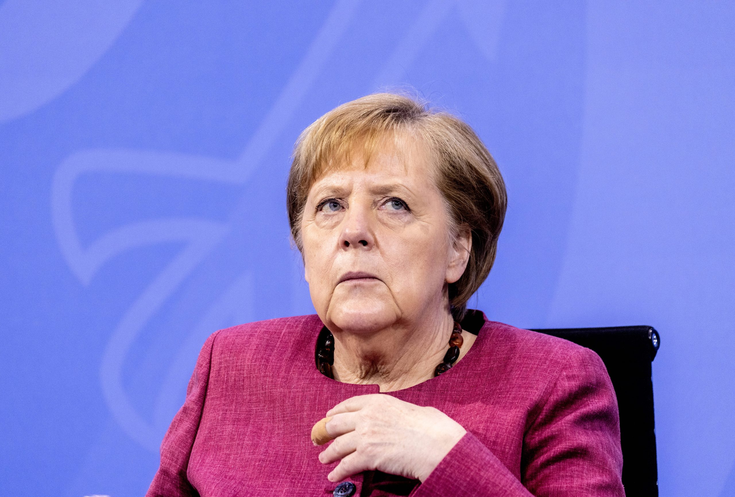 Variante Delta: Merkel critica Portugal por ter deixado entrar turistas britânicos no país
