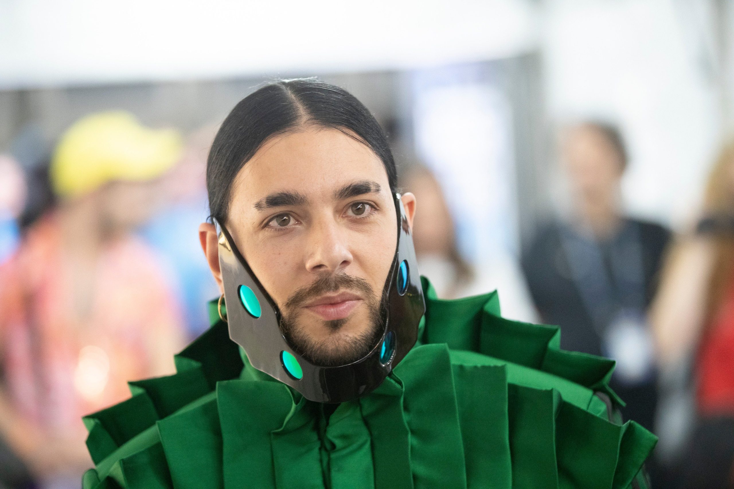 Eurovisão. Chateado com os ensaios, Conan Osiris não está preocupado com a descida nas bolsas de apostas: “Cagari cagaró!”