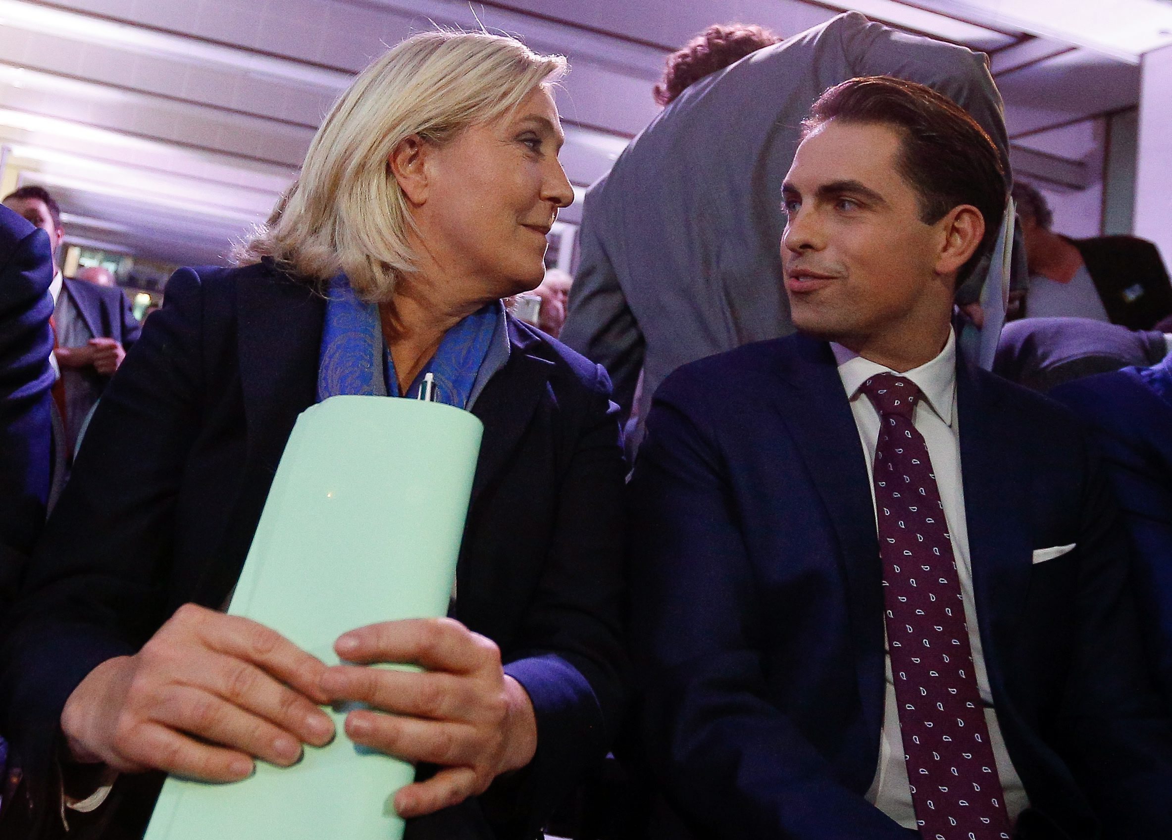 Migrações: Extrema-direita belga organiza ação contra pacto global e convida Steve Bannon