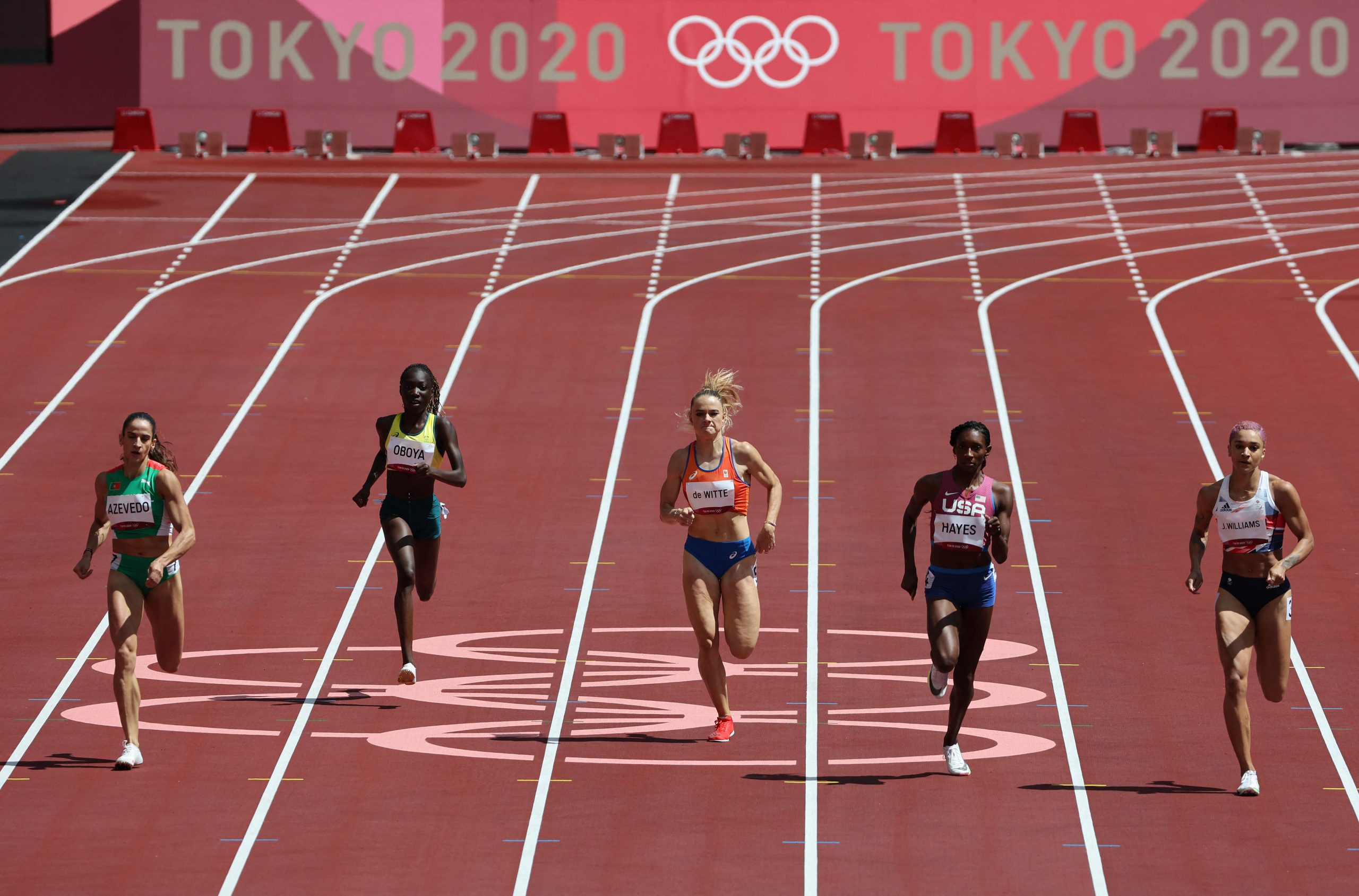 Cátia Azevedo qualifica-se para as meias finais dos 400 metros