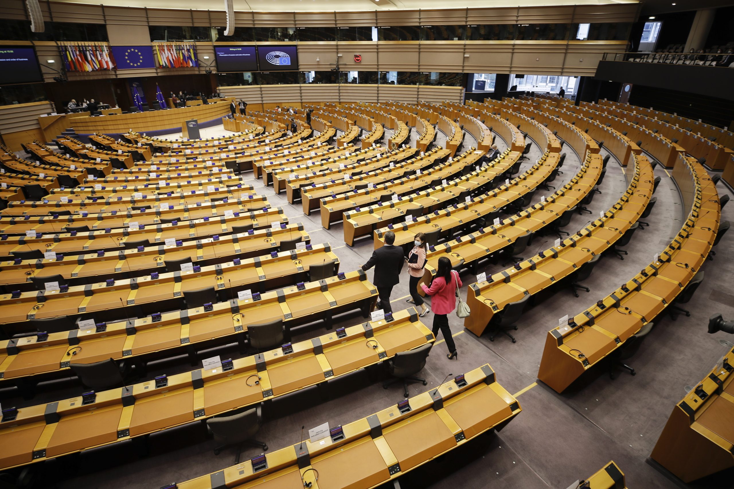 Polónia e Hungria. Parlamento Europeu insta Bruxelas a utilizar “o mais cedo possível” mecanismo de condicionalidade