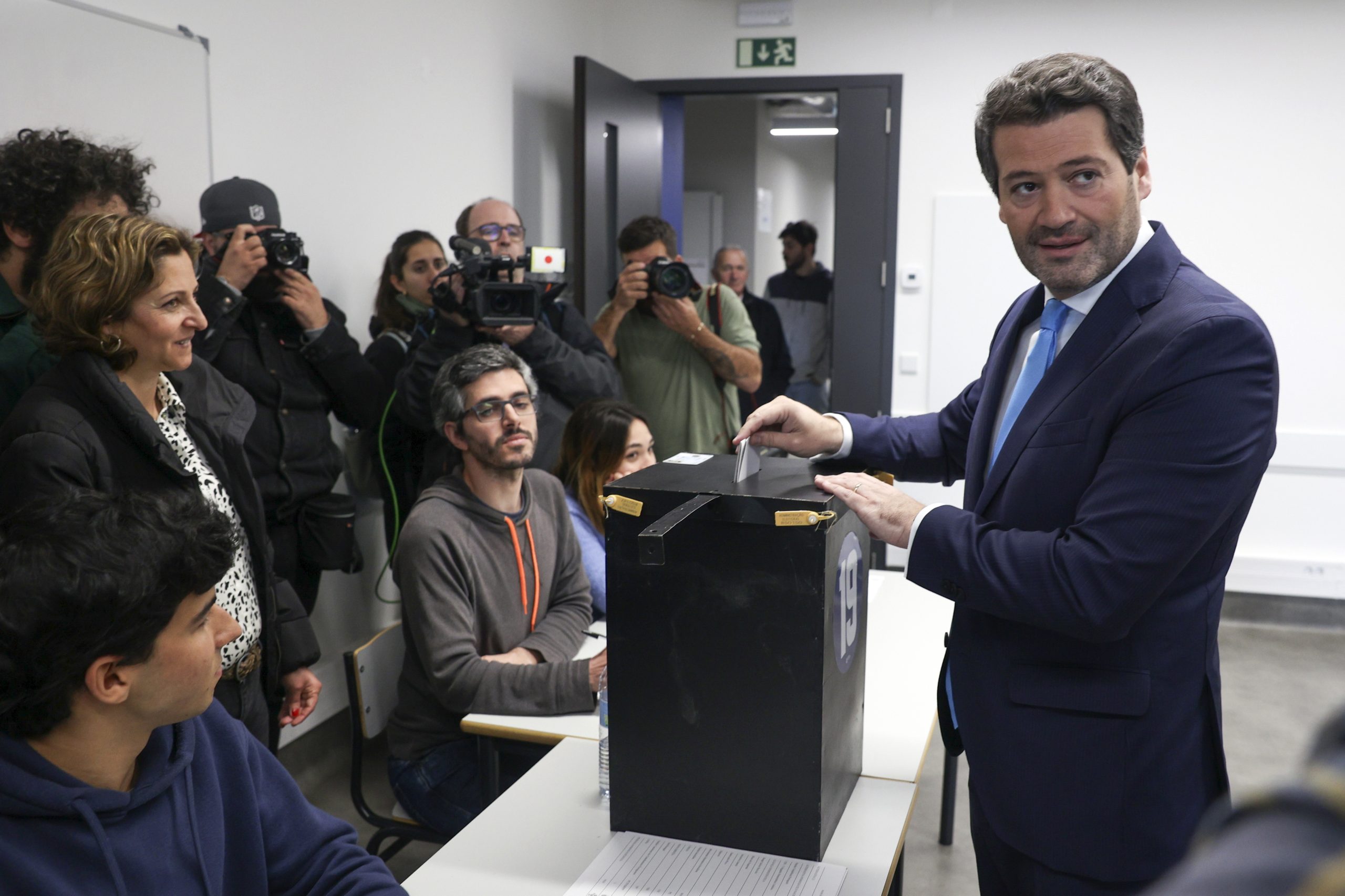 Líder do Chega apela ao voto e salienta que todos estão “em pé de igualdade”