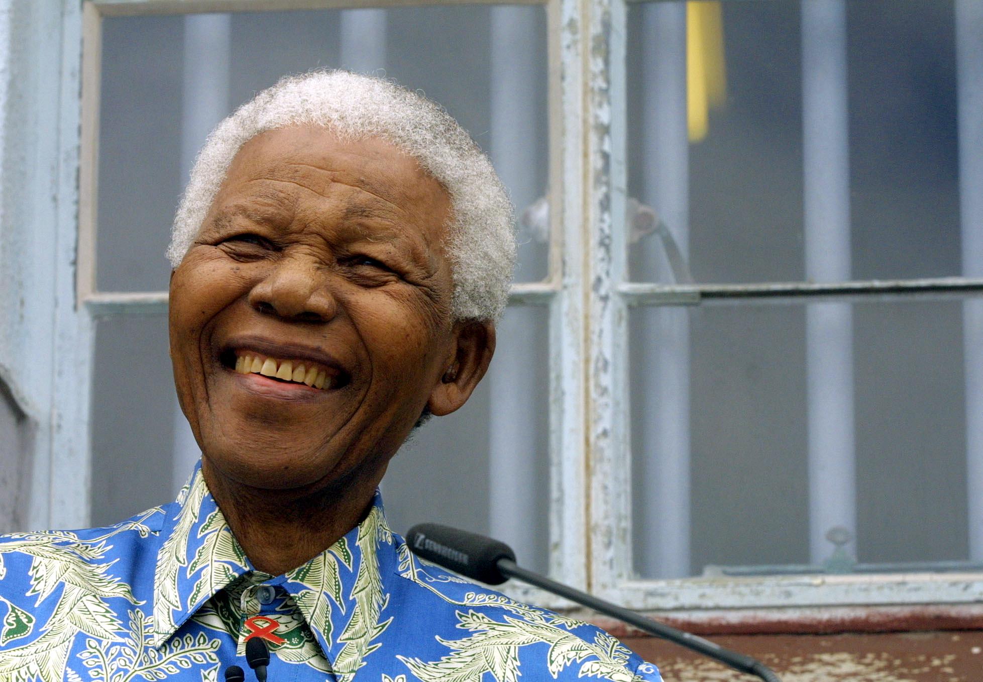 Chave da cela de Mandela evita leilão em Nova Iorque e regressa à África do Sul